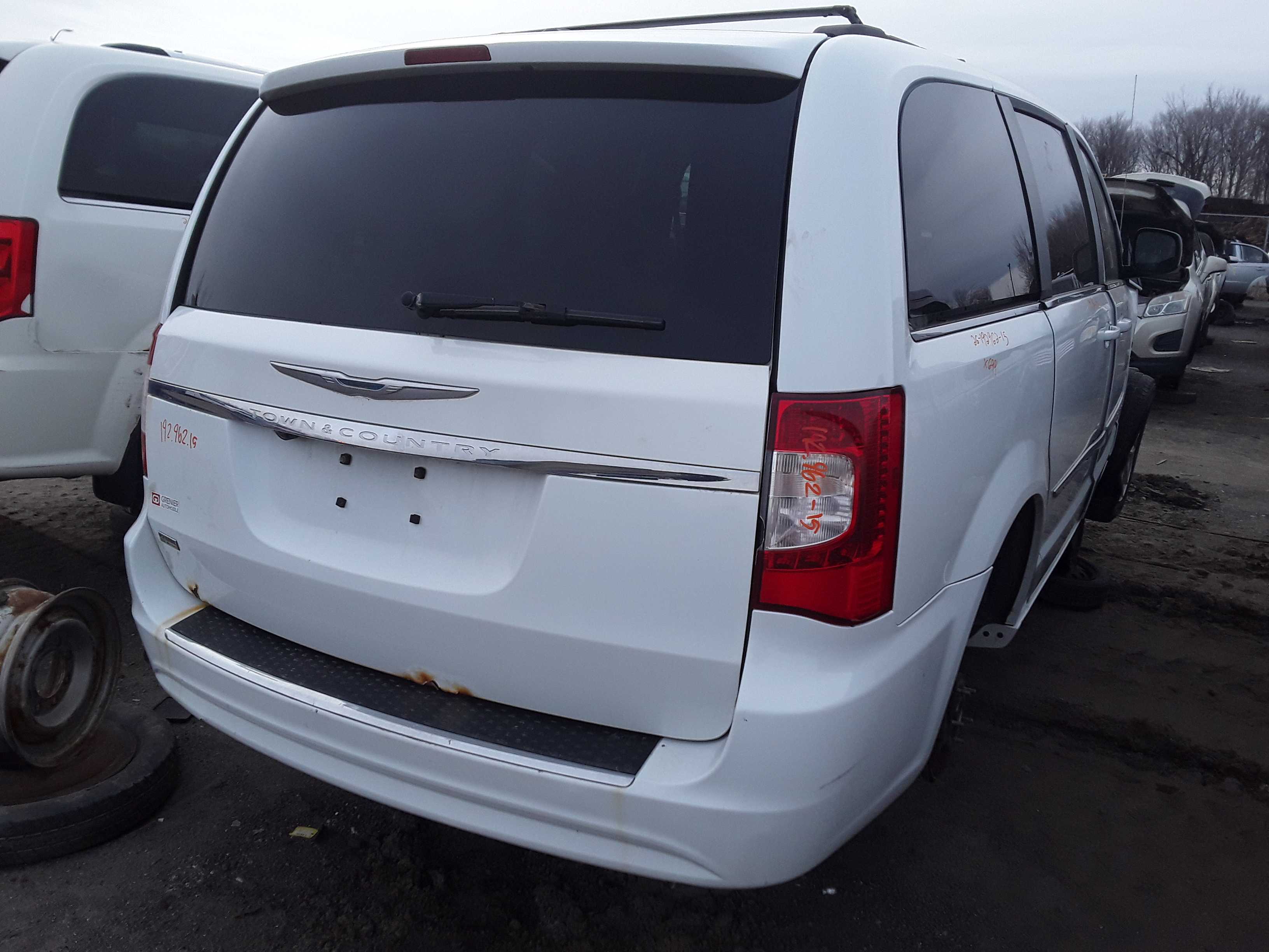 CHRYSLER TOWN &amp; COUNTRY 2015
