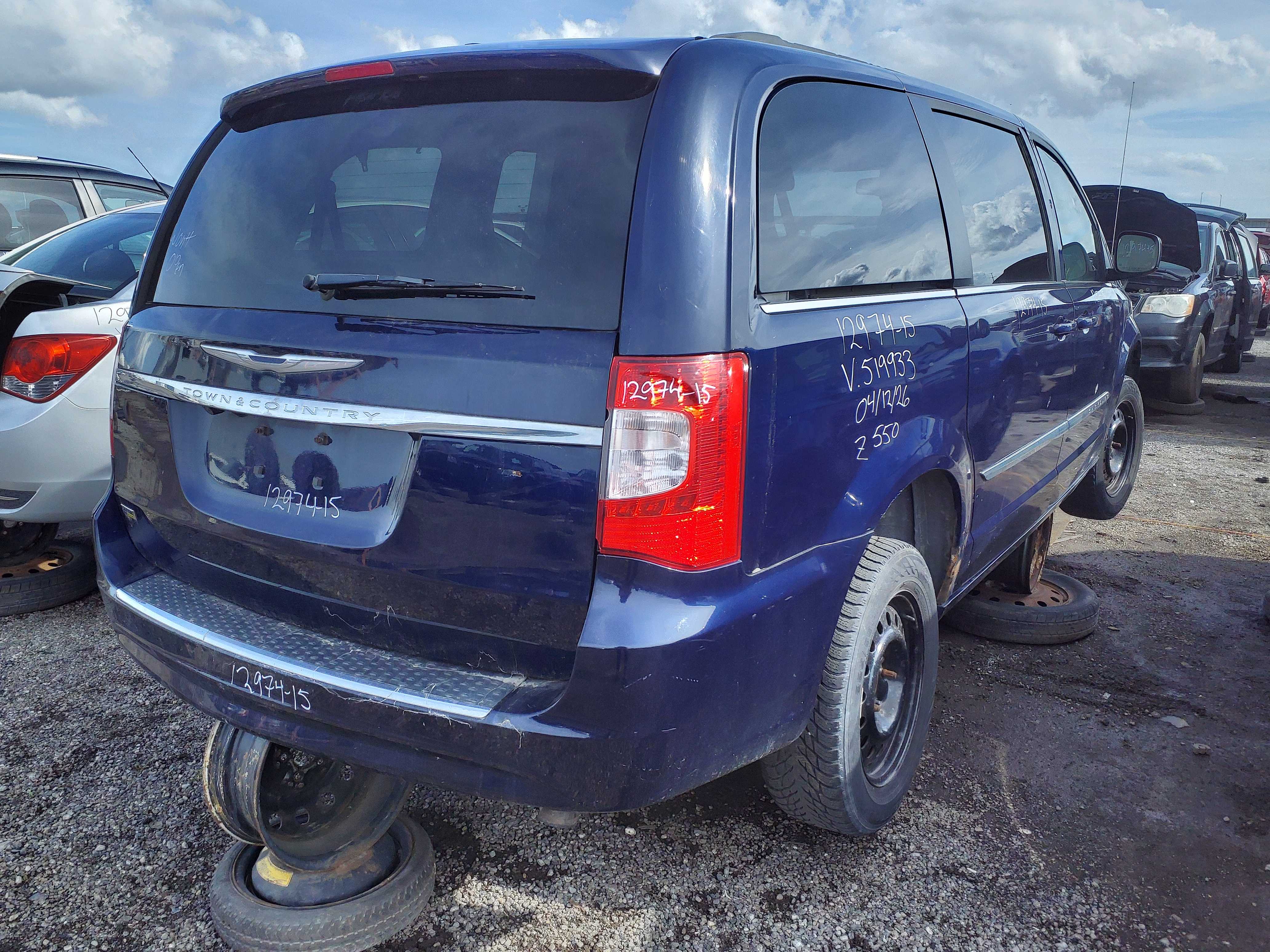 CHRYSLER TOWN &amp; COUNTRY 2015