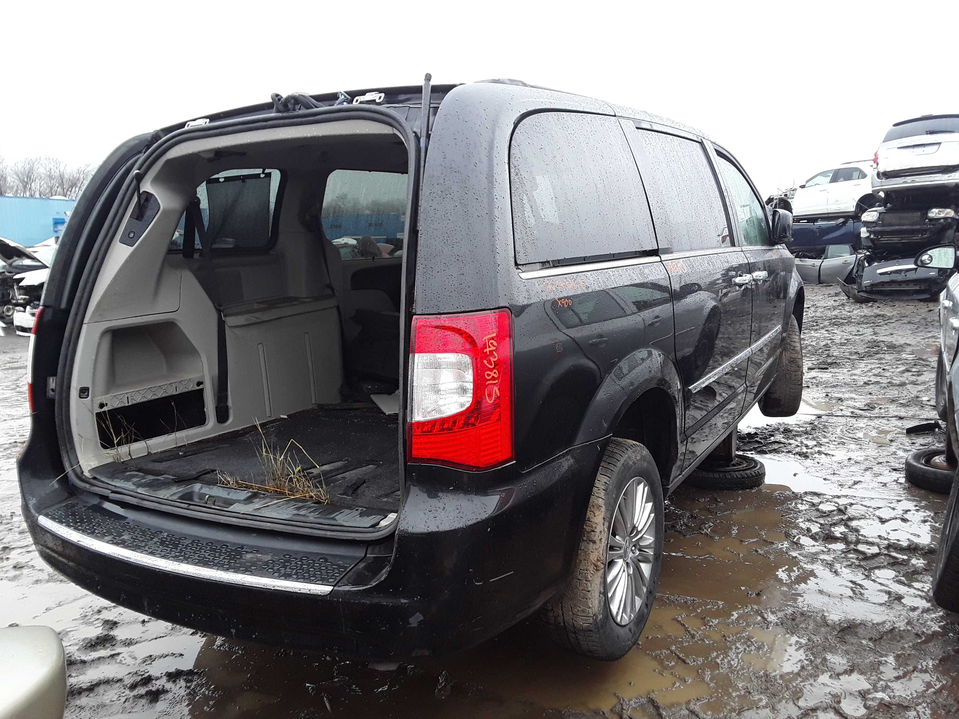 CHRYSLER TOWN &amp; COUNTRY 2015