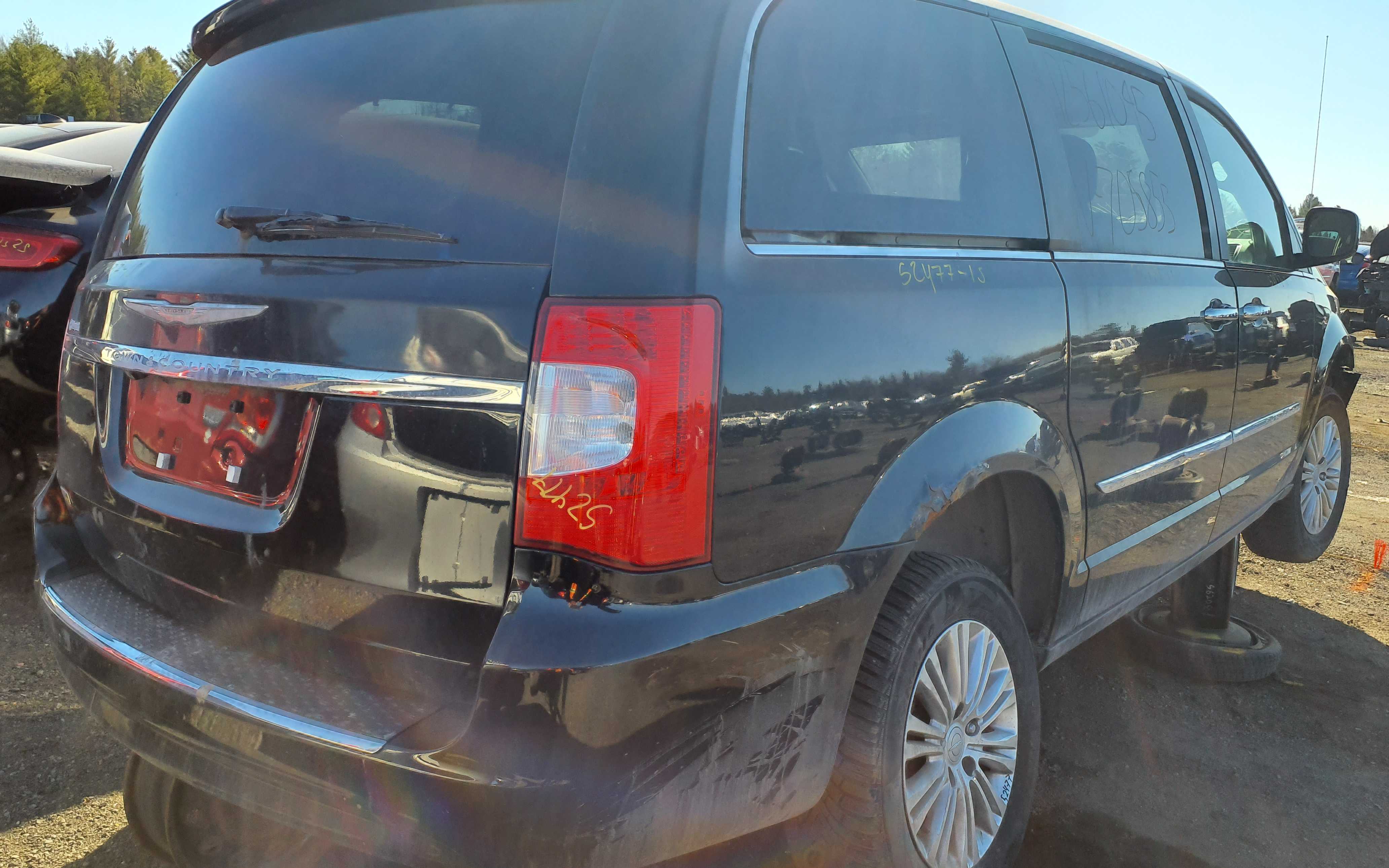 CHRYSLER TOWN &amp; COUNTRY 2015