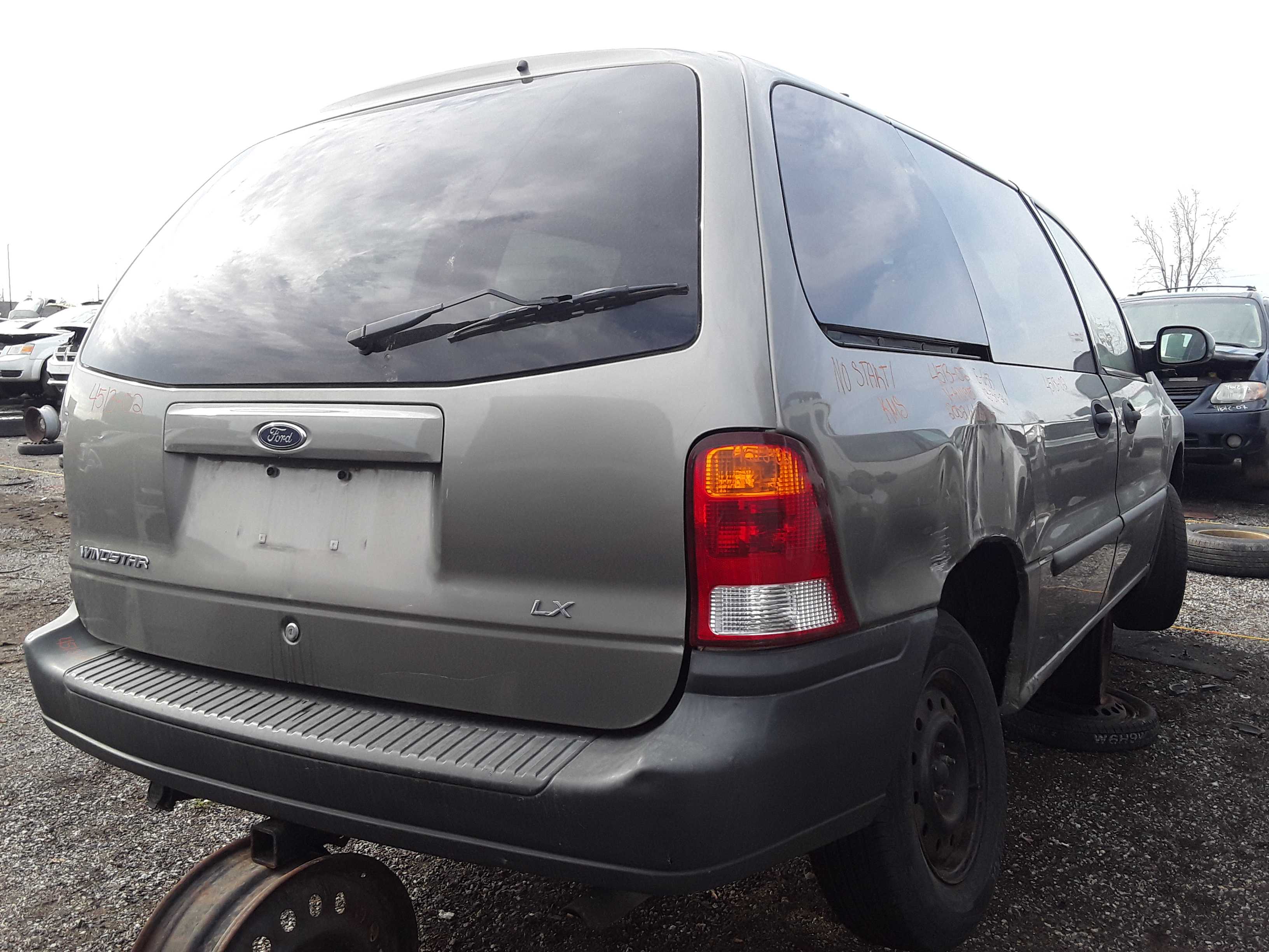FORD WINDSTAR 2002
