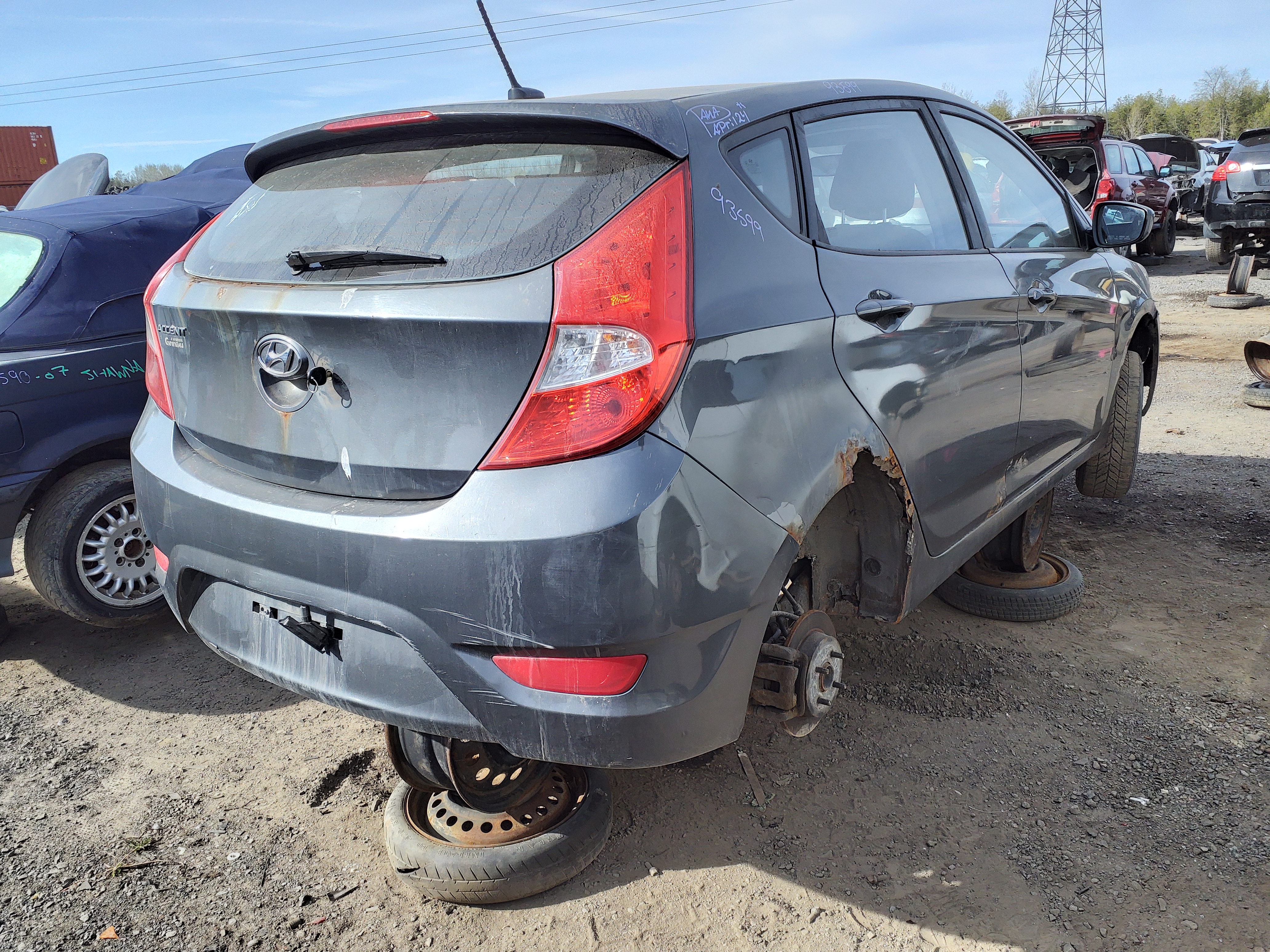 HYUNDAI ACCENT 2012