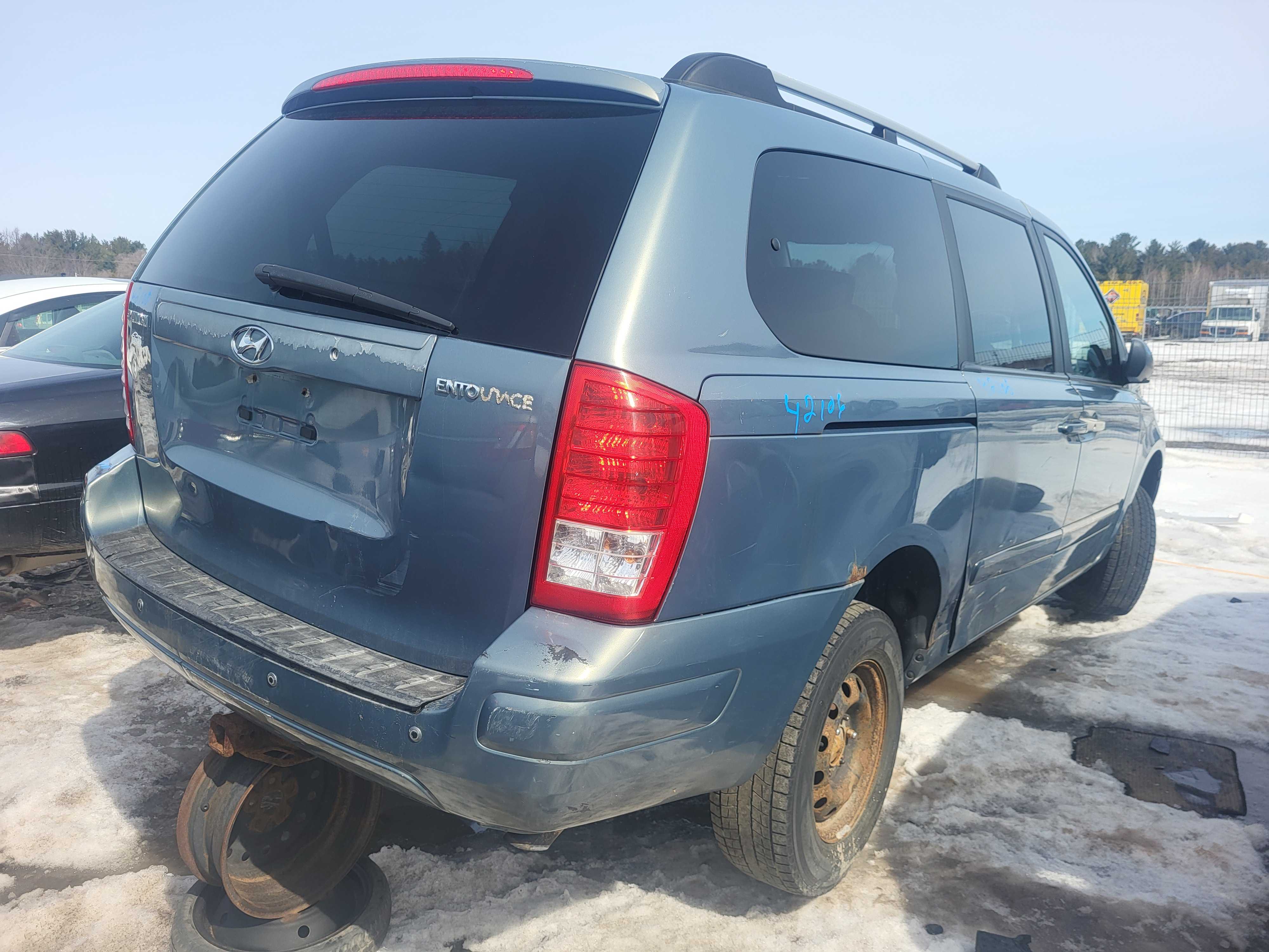 HYUNDAI ENTOURAGE 2008