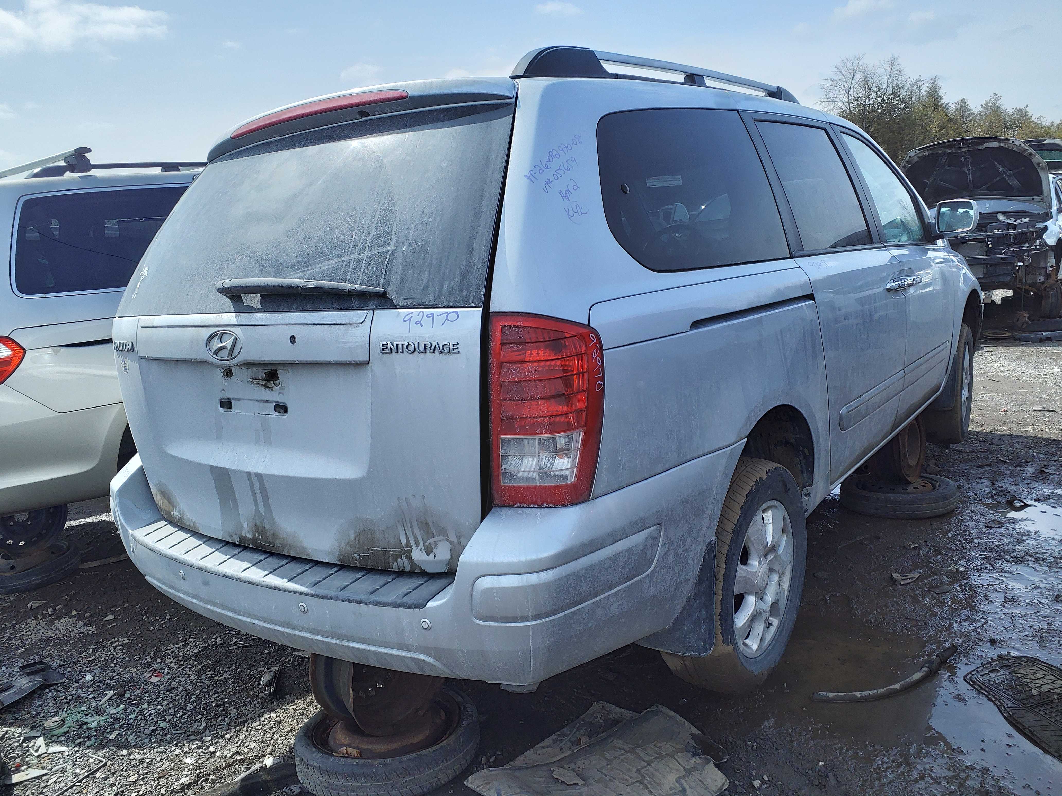 HYUNDAI ENTOURAGE 2008