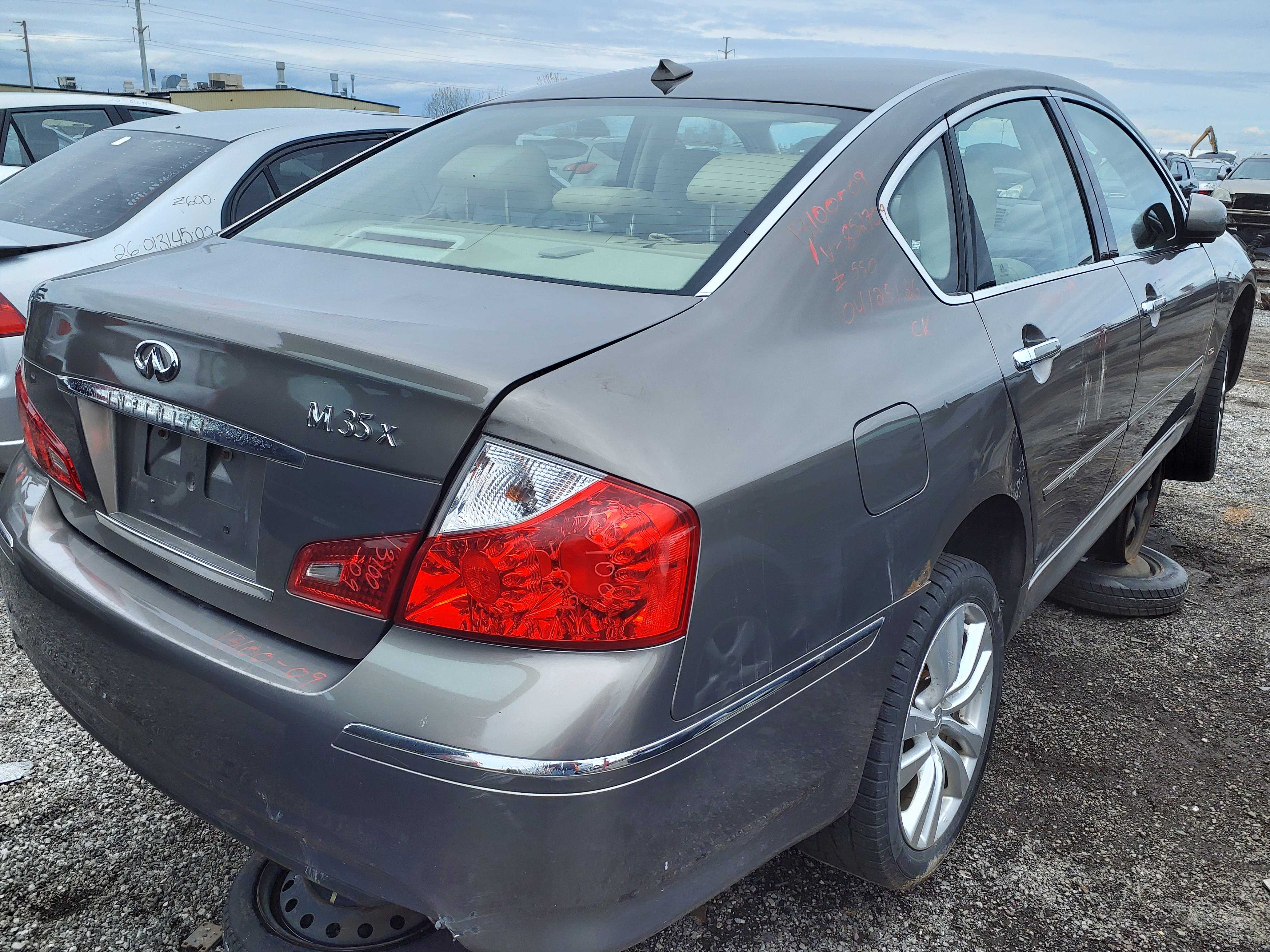 INFINITI M35 2009