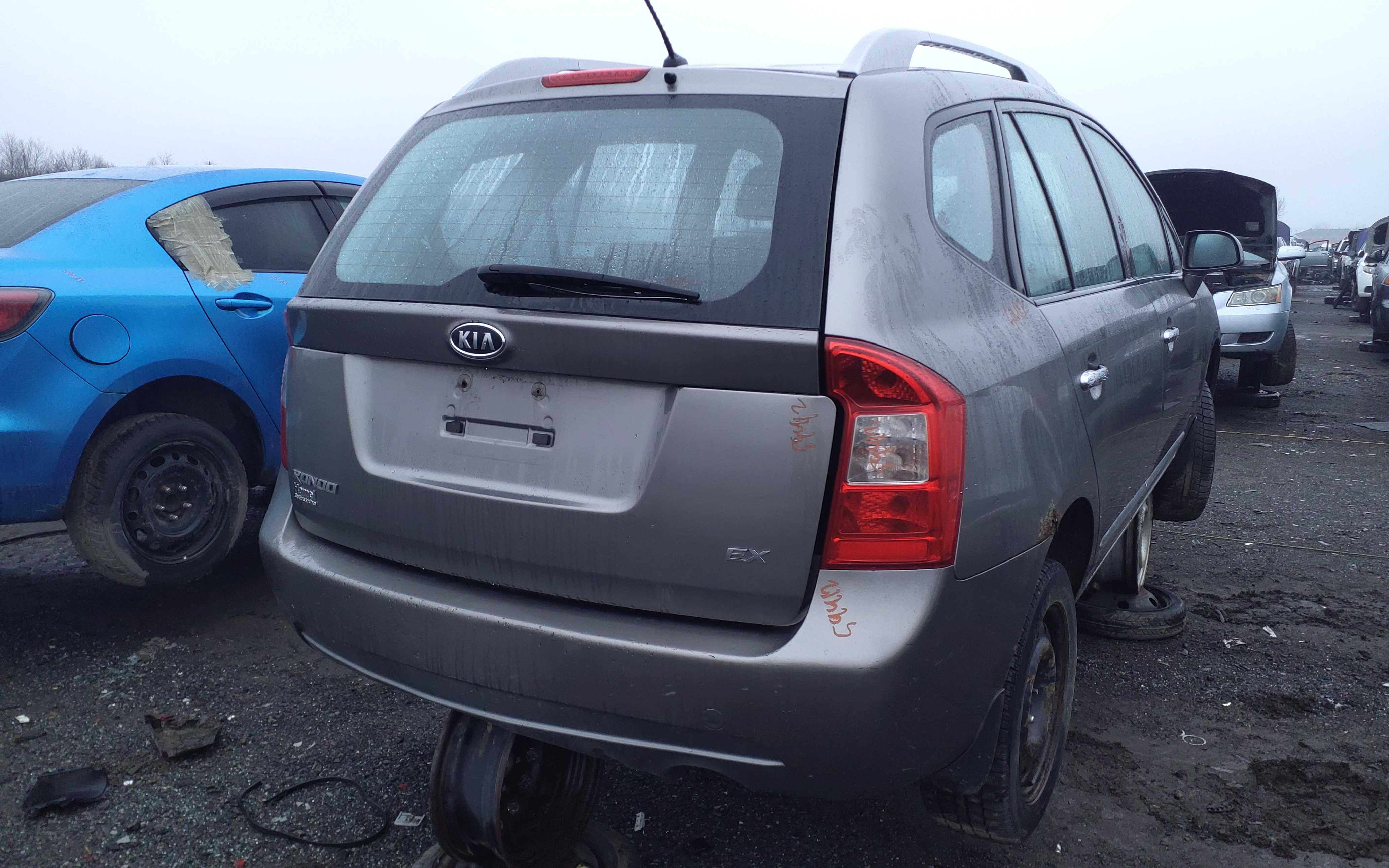 KIA RONDO 2011