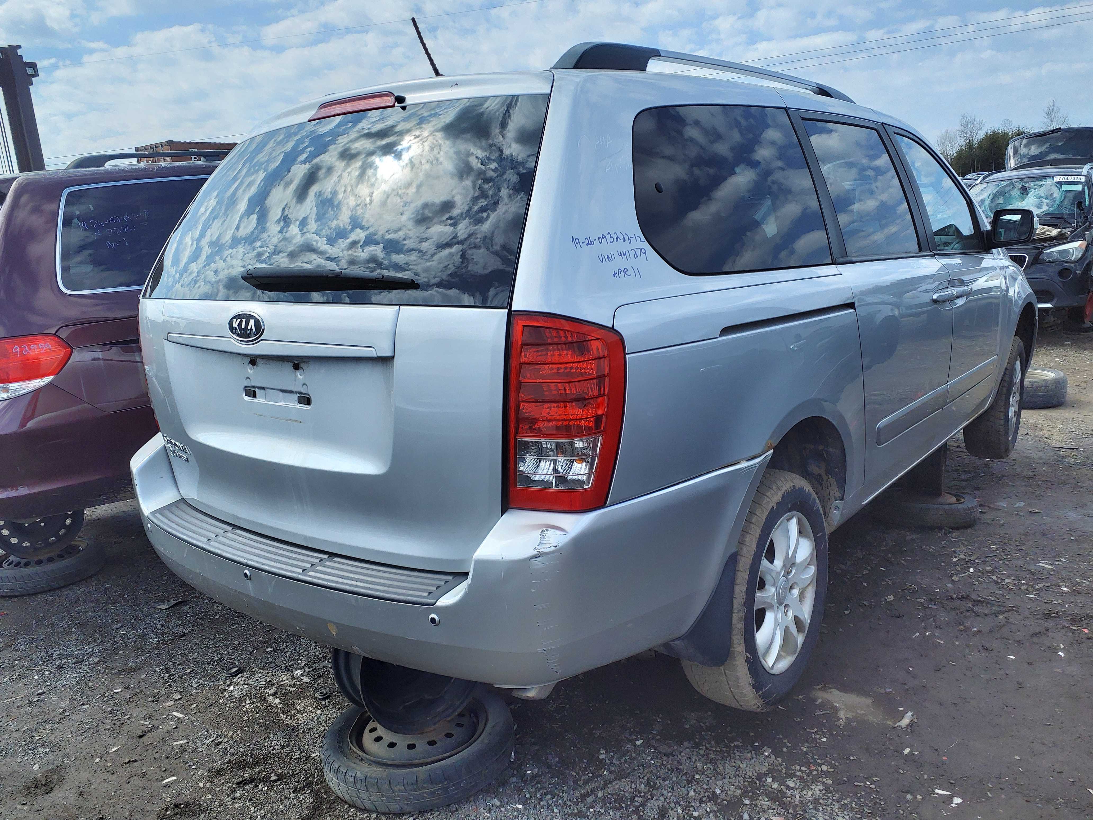 KIA SEDONA 2012