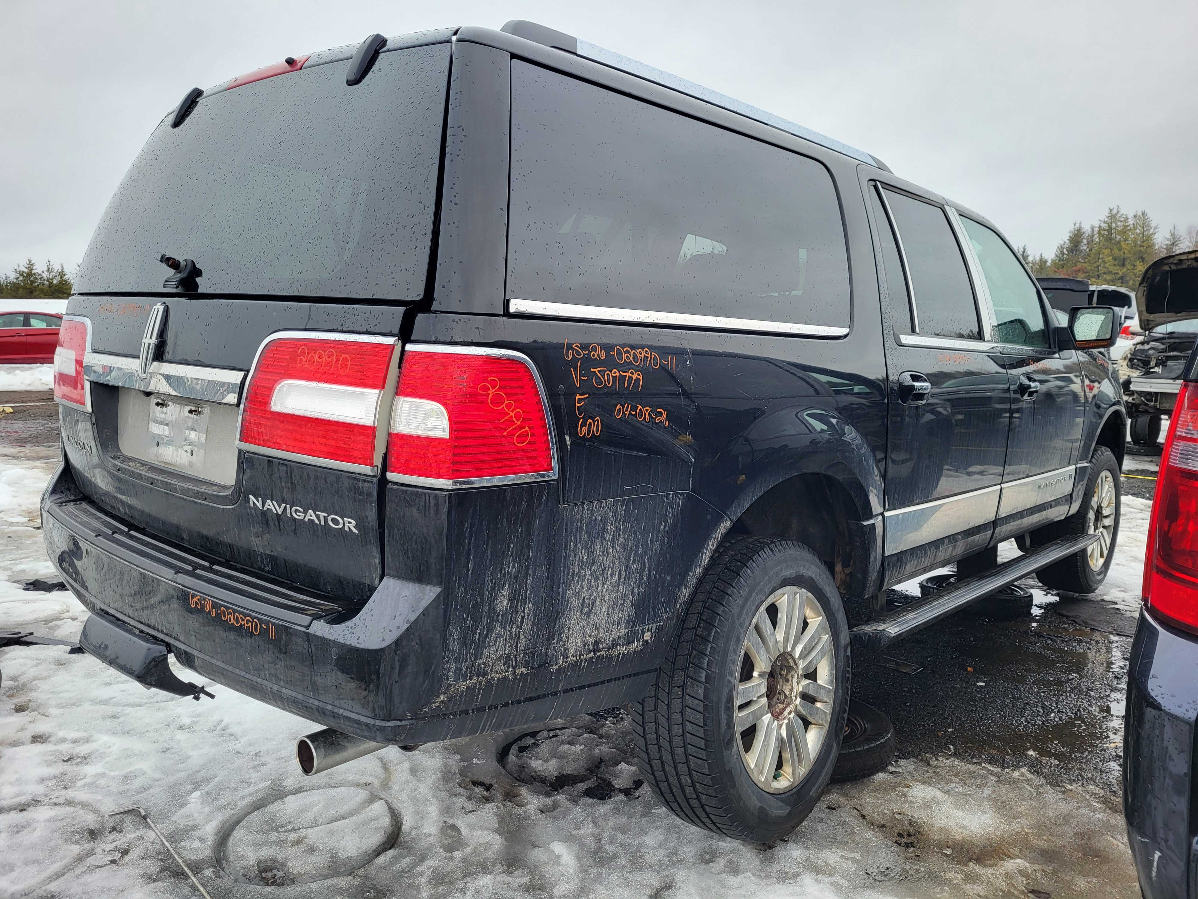 LINCOLN NAVIGATOR 2011
