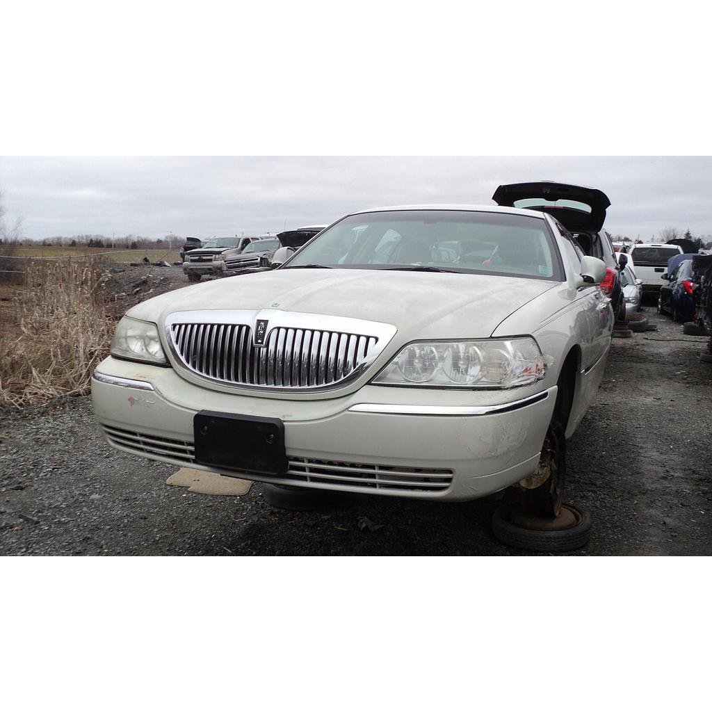 LINCOLN TOWN CAR 2004