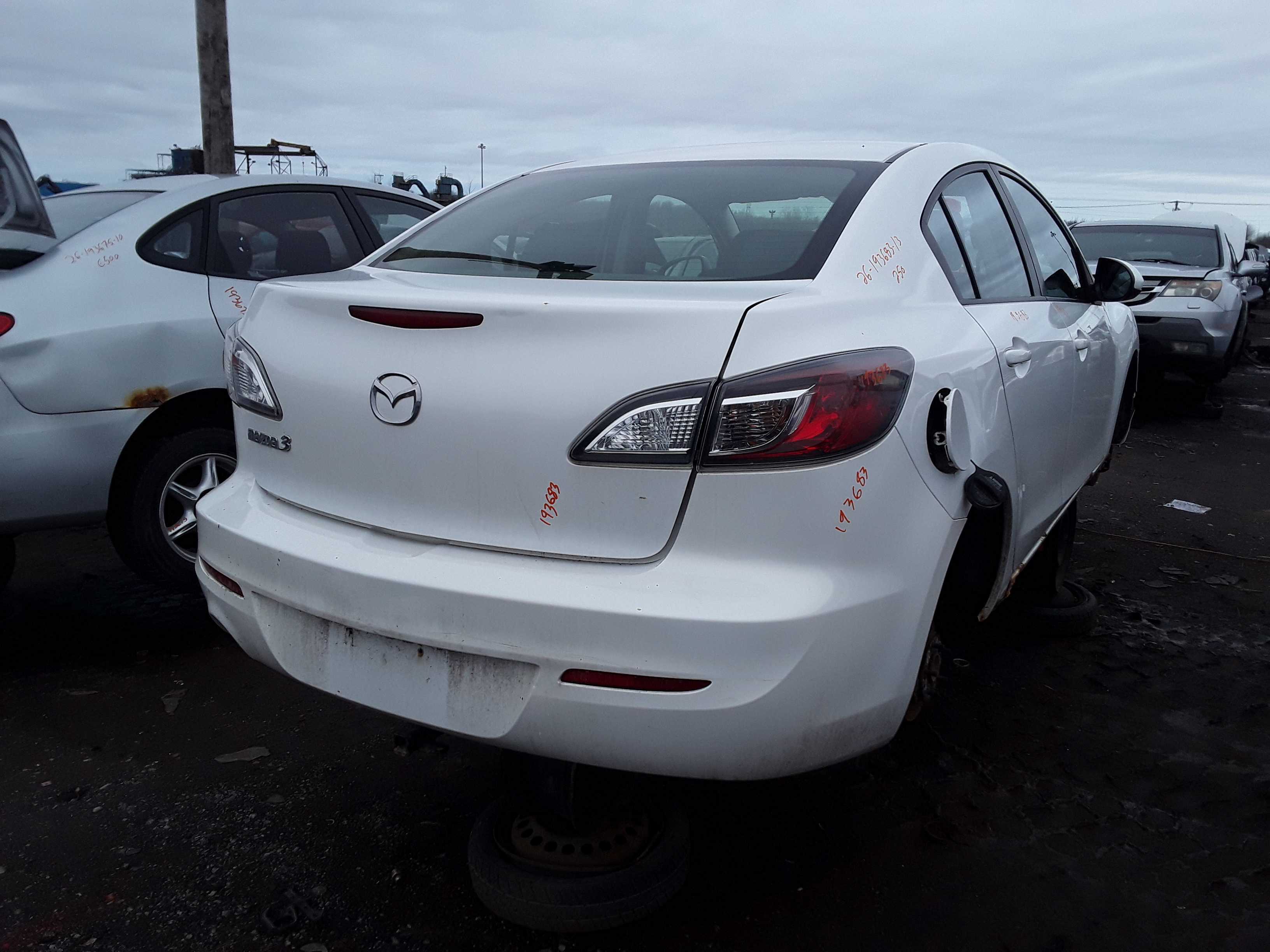 MAZDA MAZDA3 2013