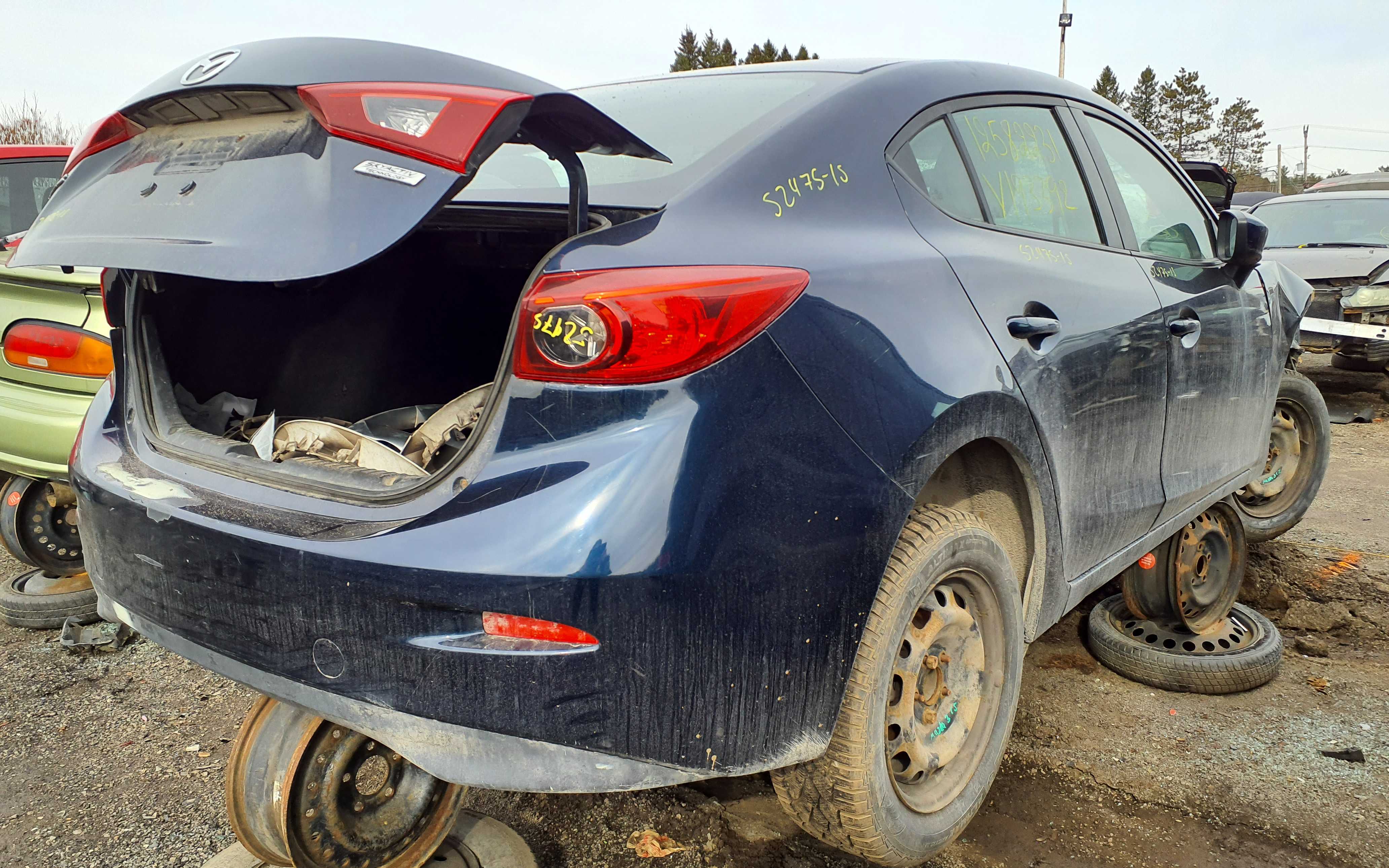 MAZDA MAZDA3 2015