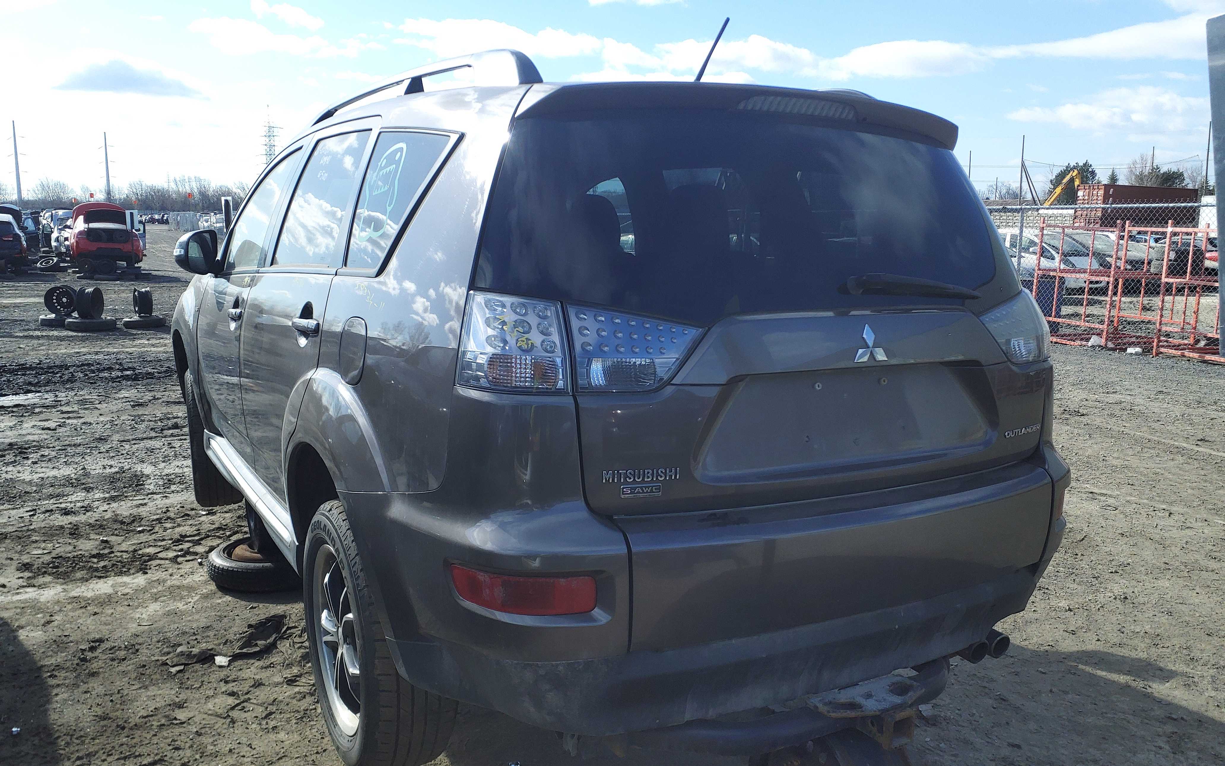 MITSUBISHI OUTLANDER 2011