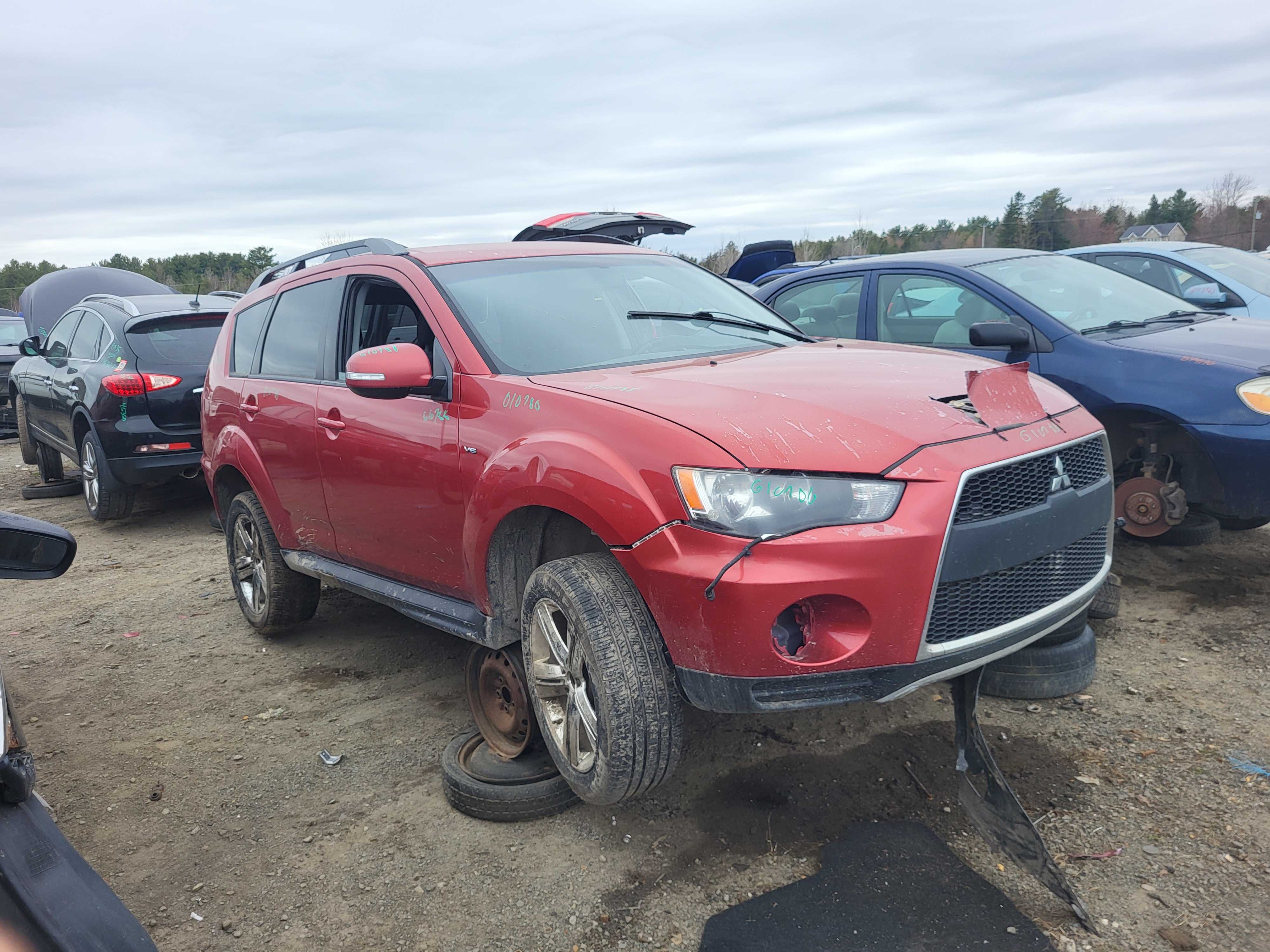 MITSUBISHI OUTLANDER 2011