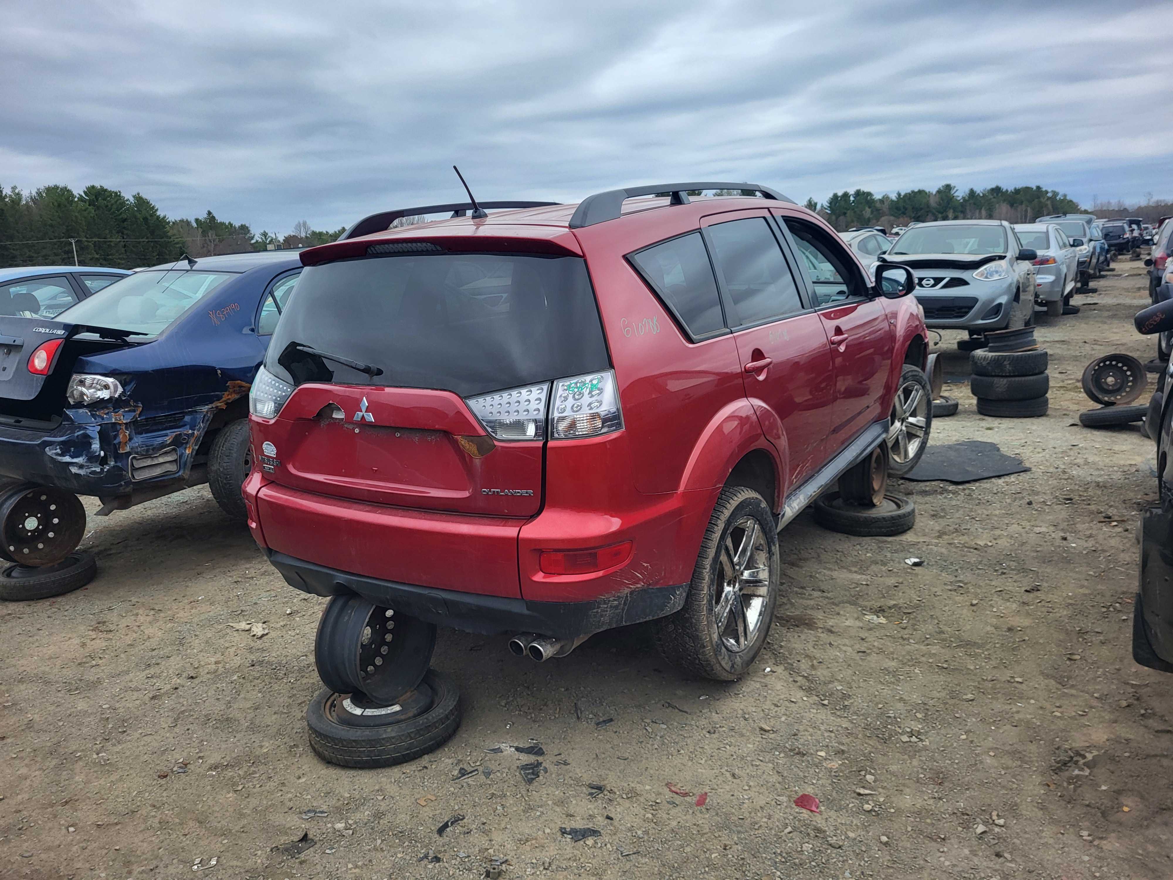 MITSUBISHI OUTLANDER 2011