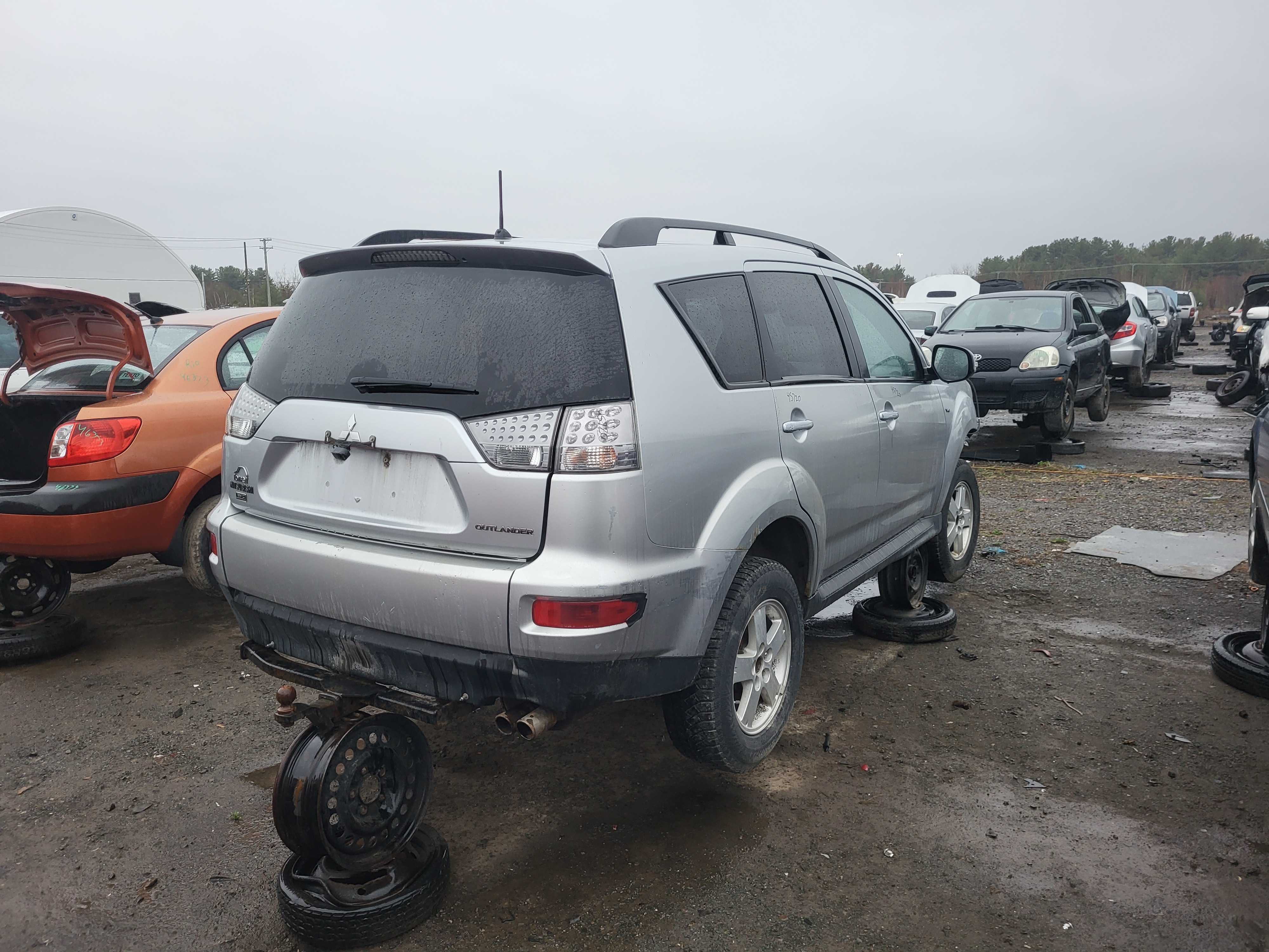 MITSUBISHI OUTLANDER 2011