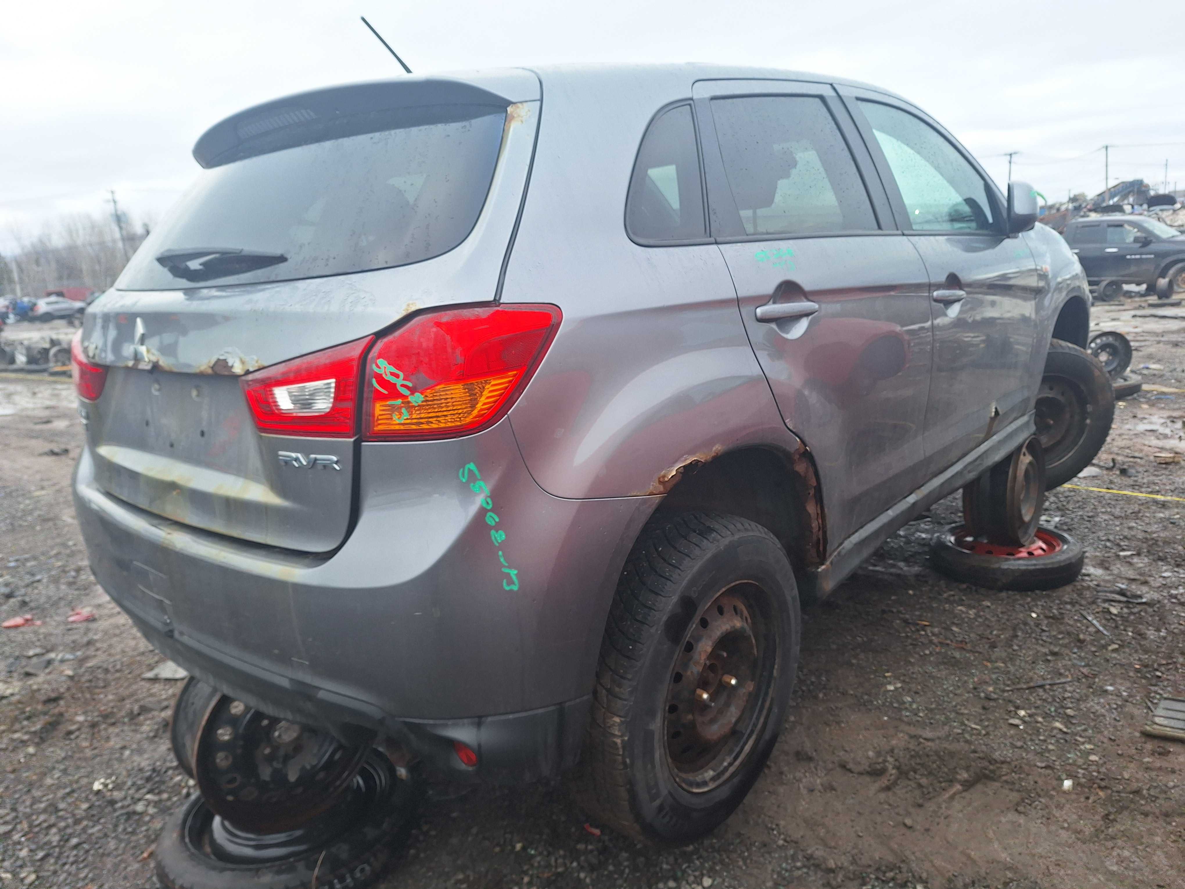 MITSUBISHI RVR 2013