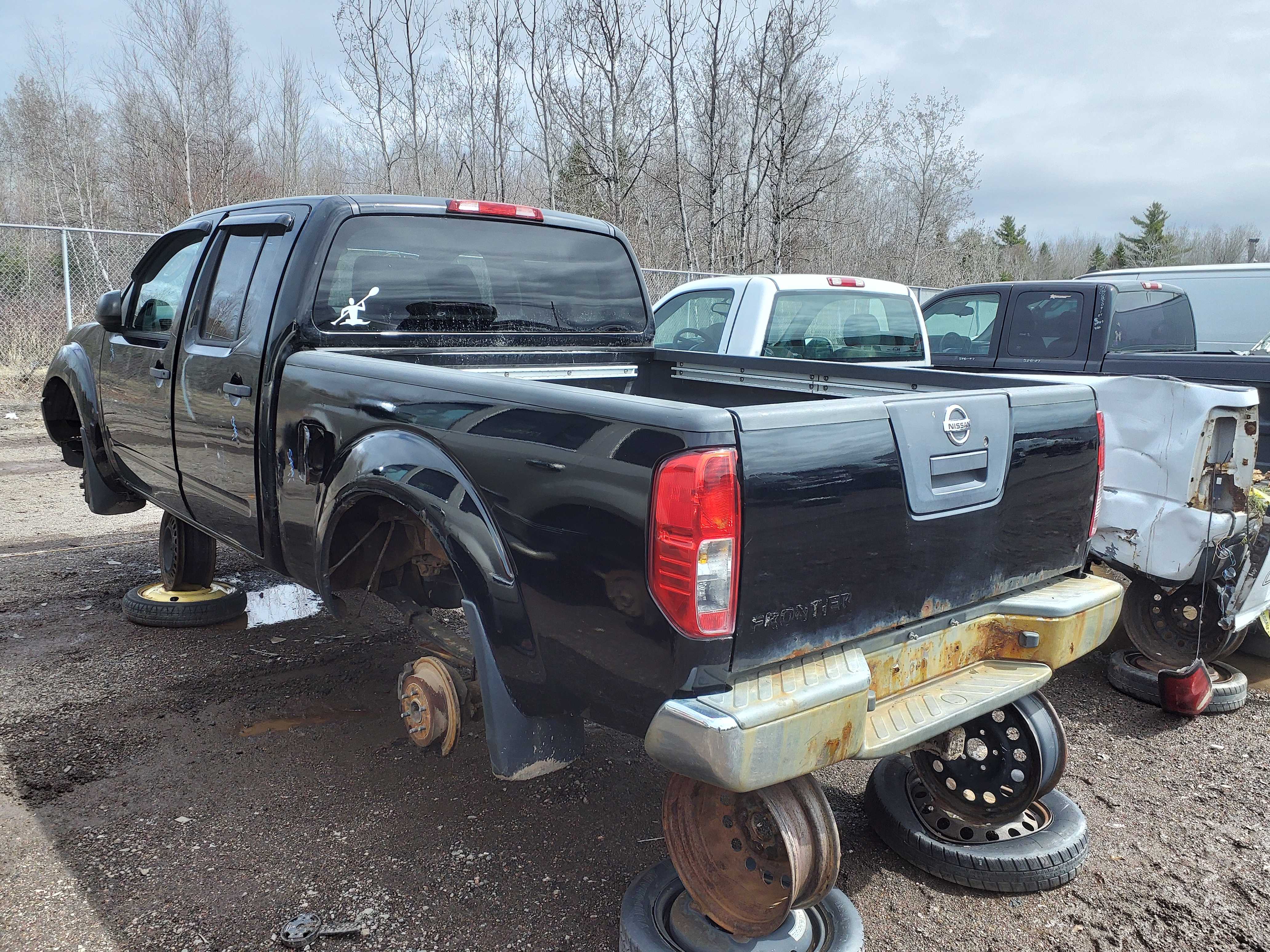 NISSAN FRONTIER 2011