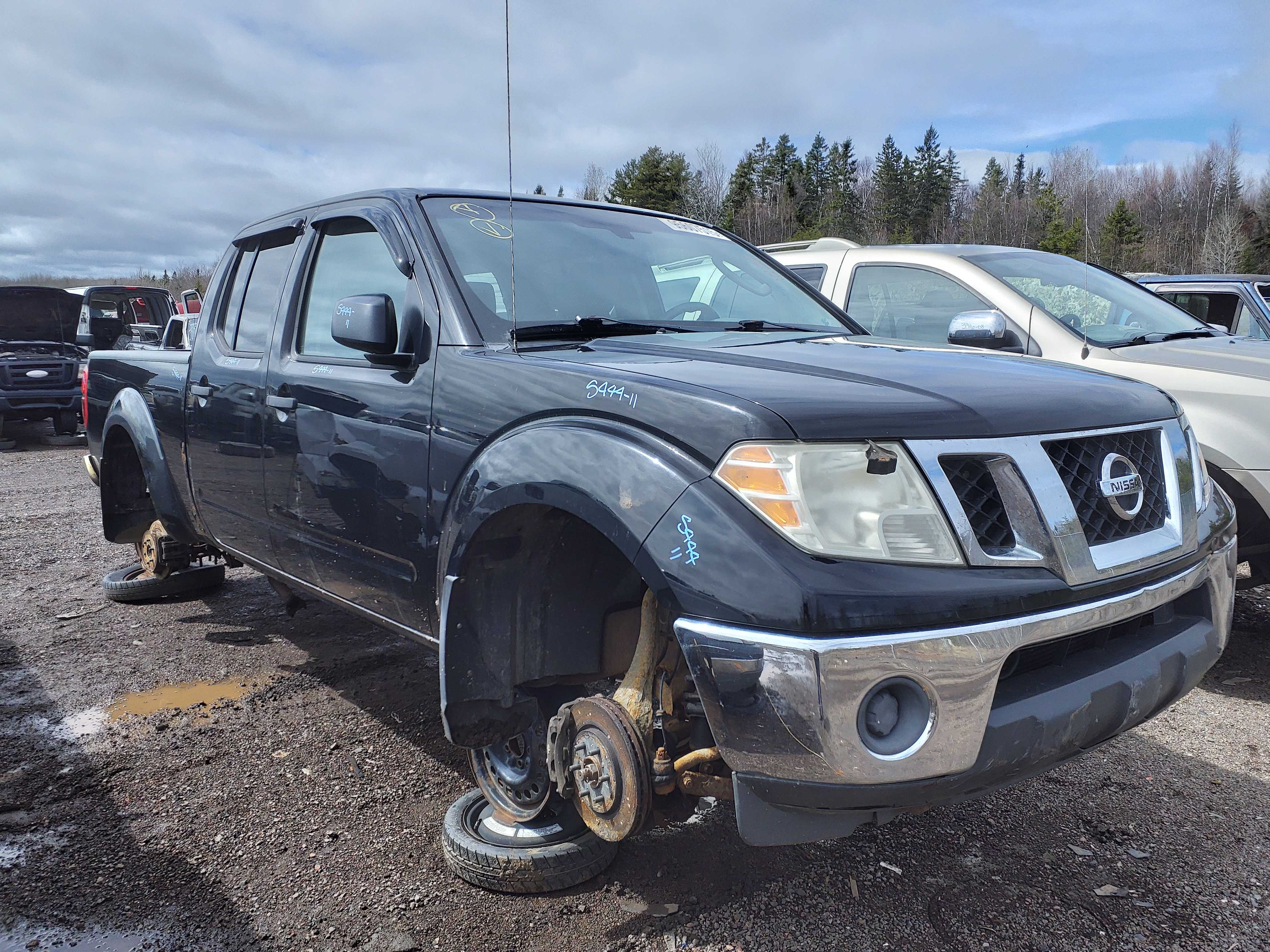 NISSAN FRONTIER 2011