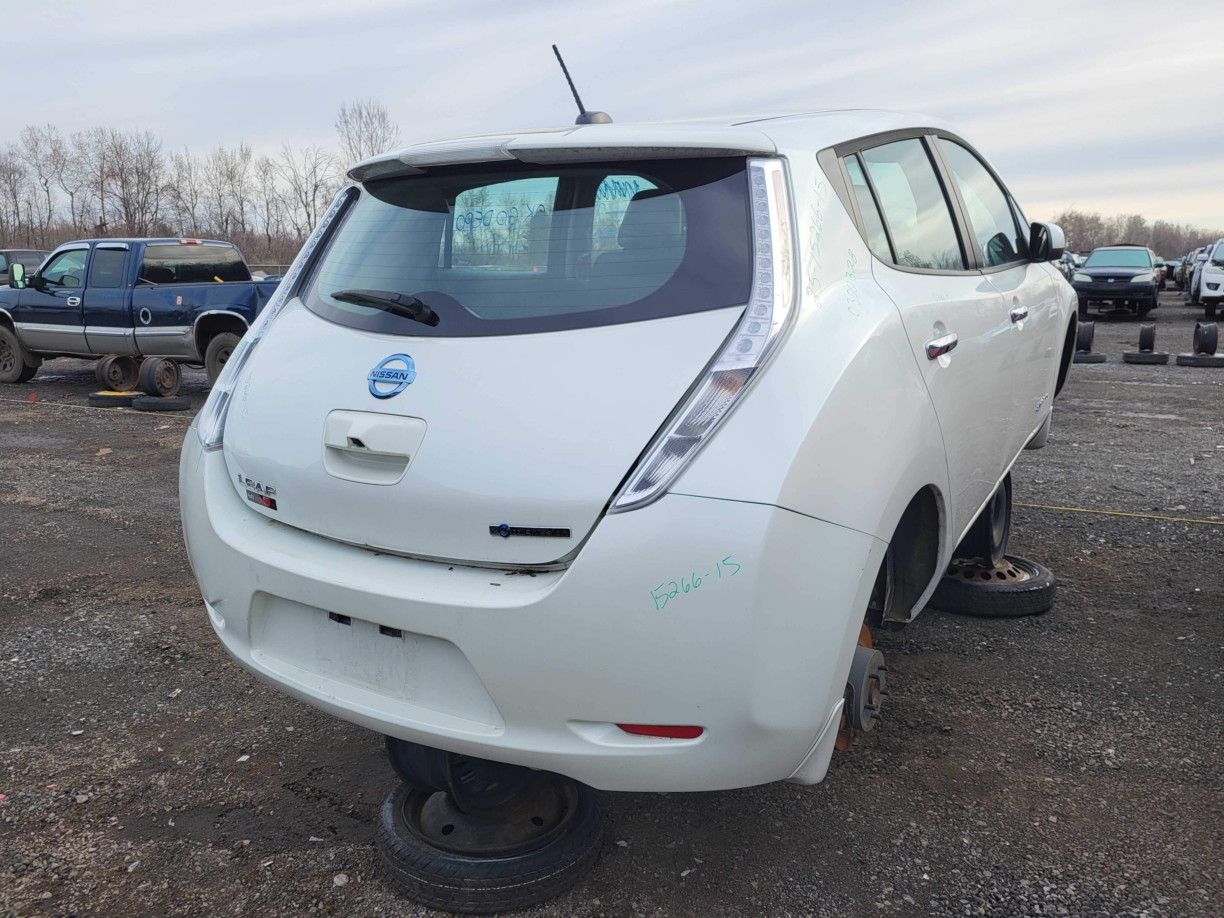 NISSAN LEAF 2015