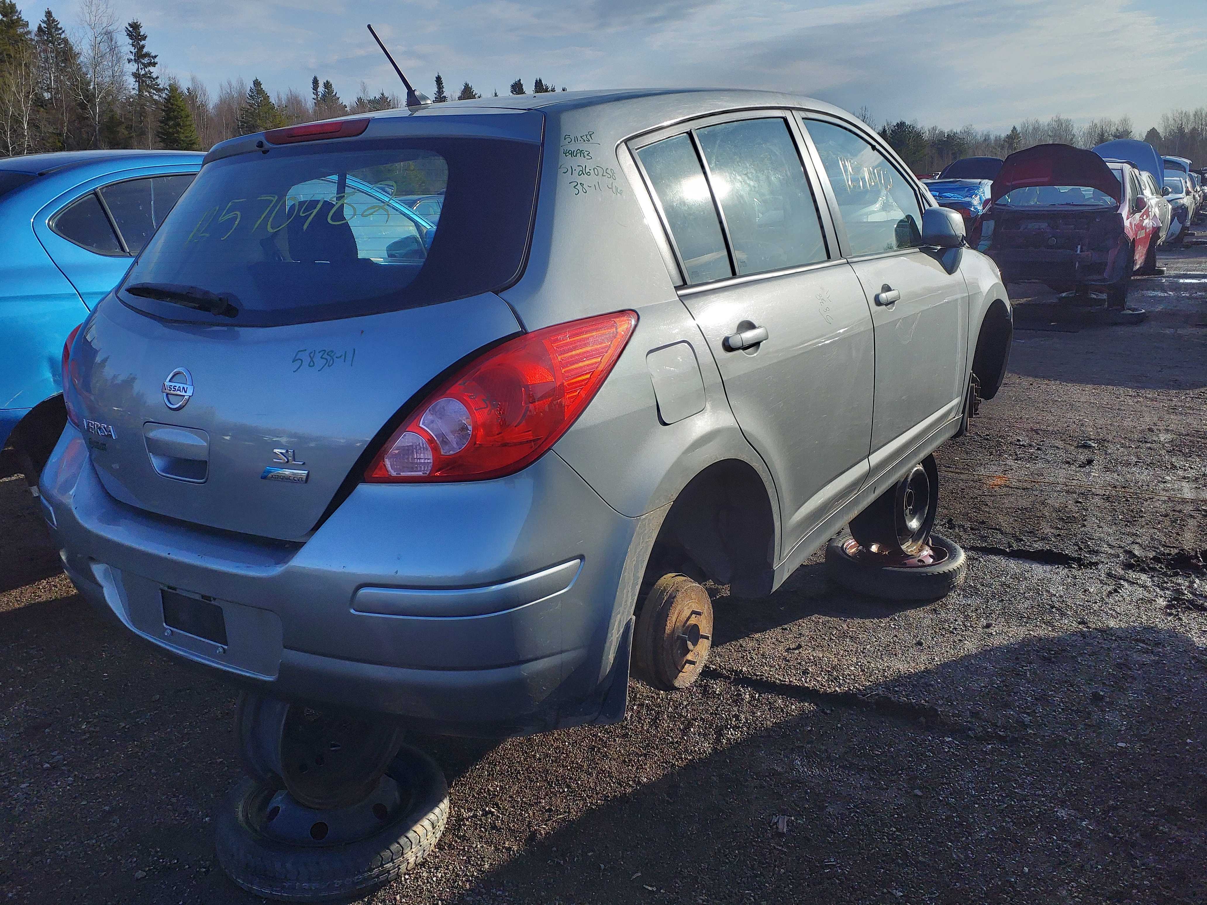 NISSAN VERSA 2011