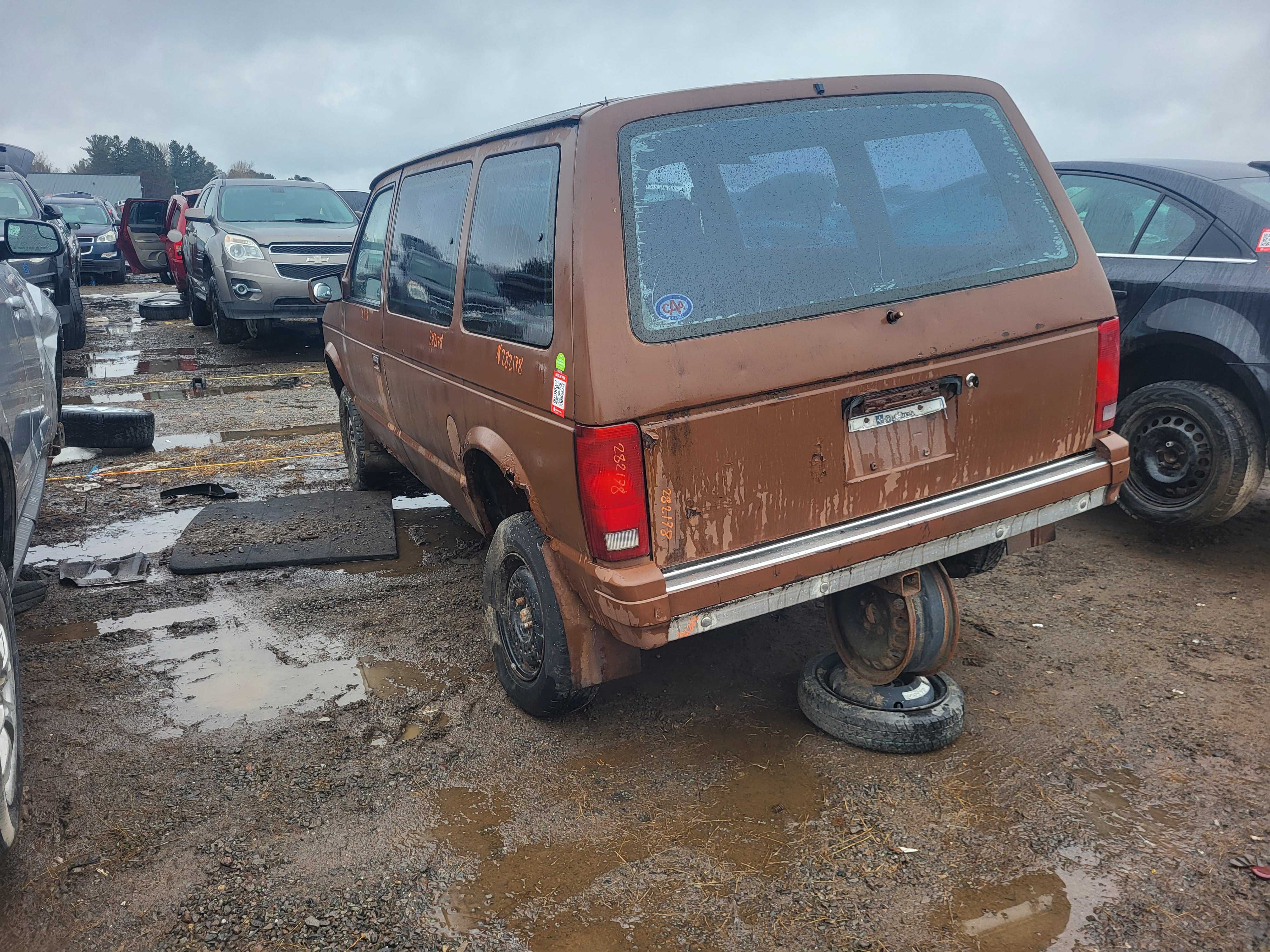 PLYMOUTH VOYAGER 1989