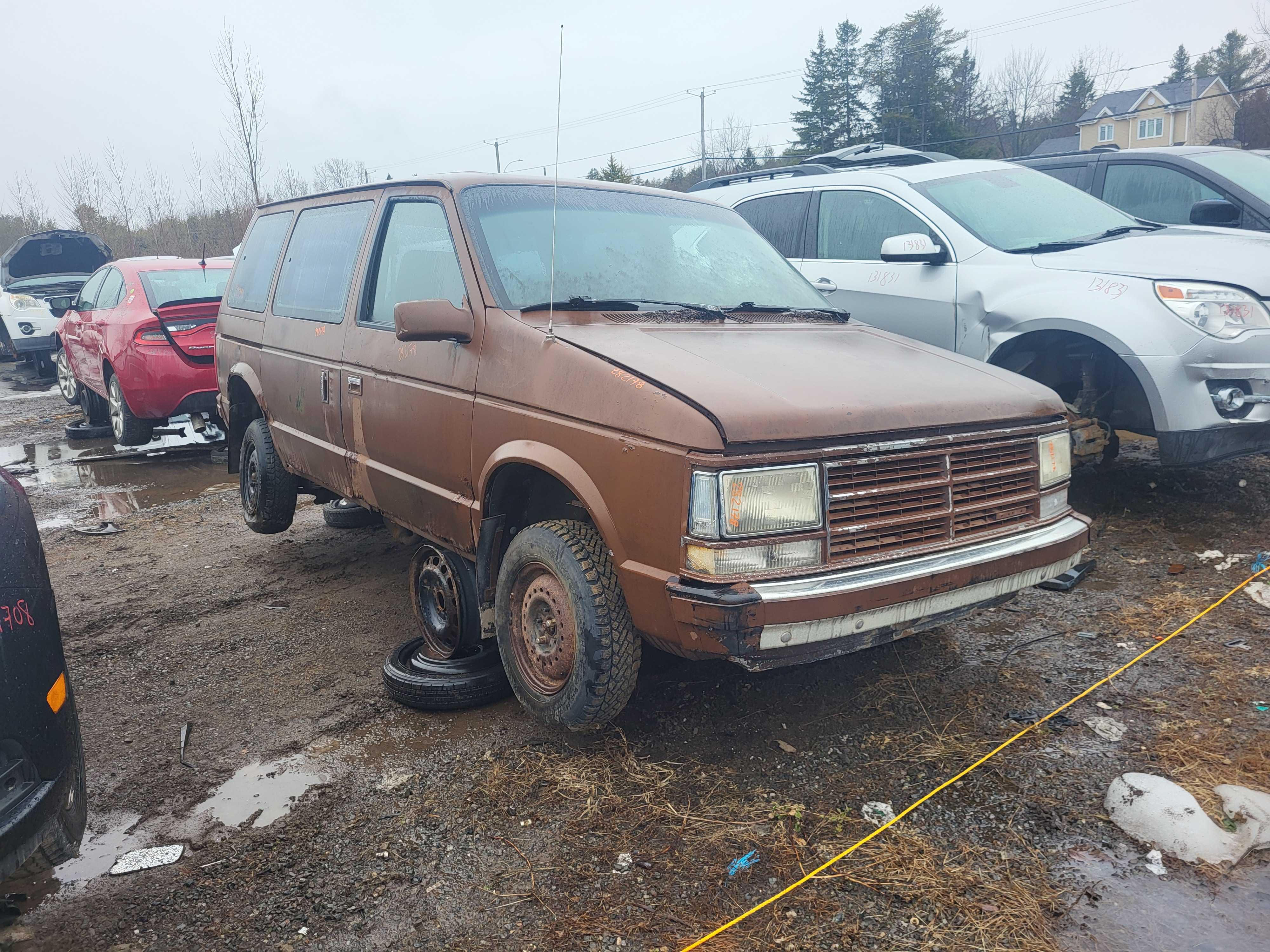 PLYMOUTH VOYAGER 1989