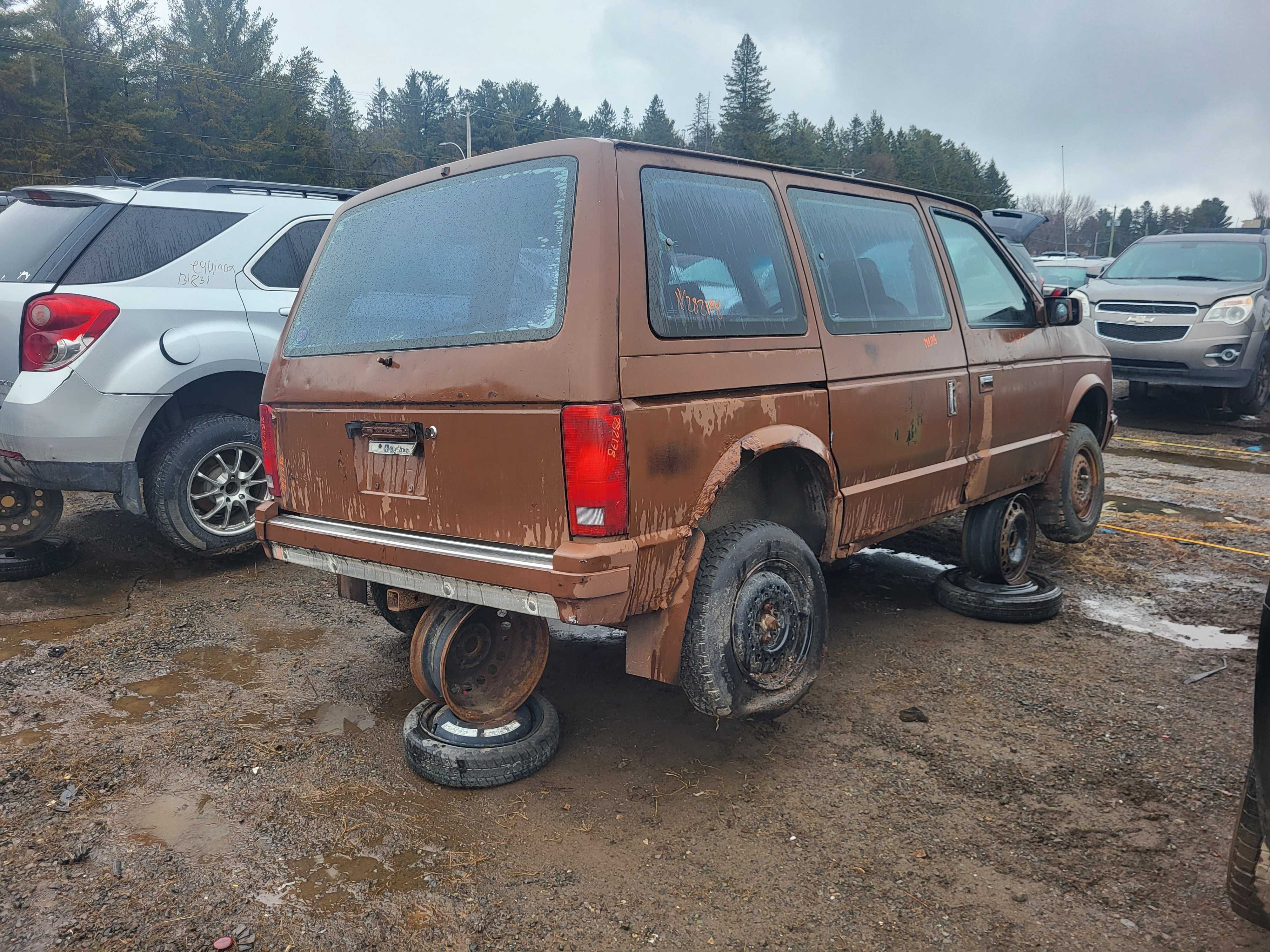 PLYMOUTH VOYAGER 1989