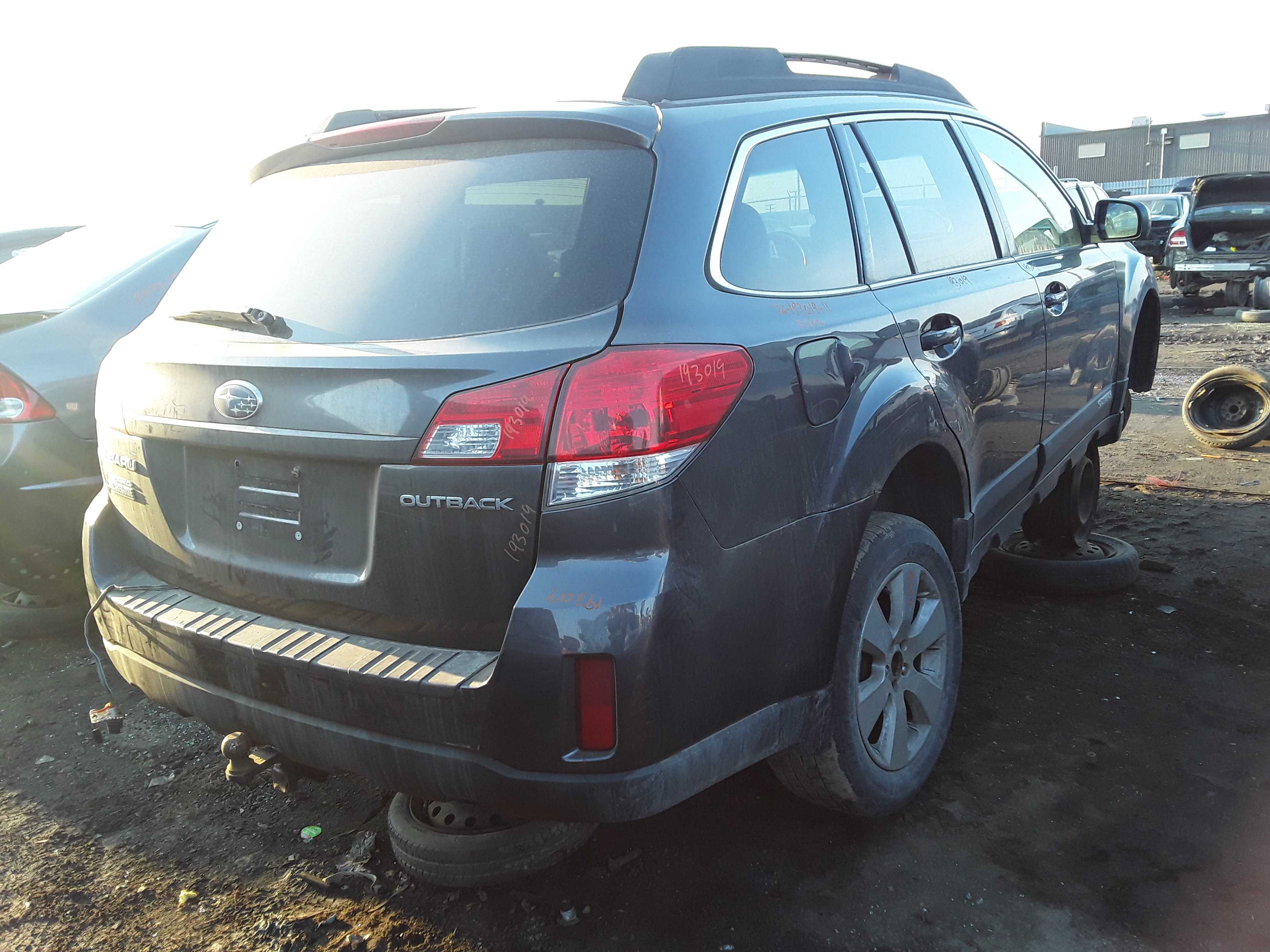 SUBARU OUTBACK 2011