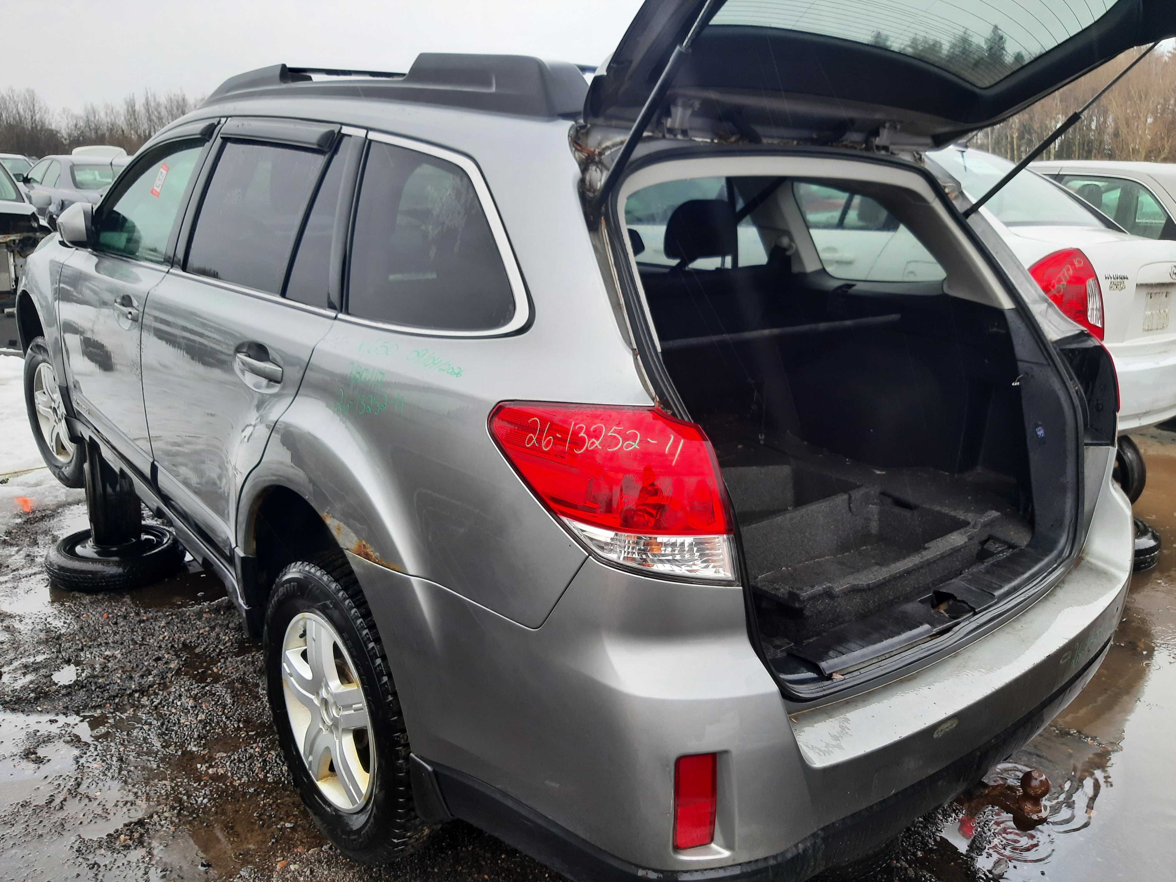 SUBARU OUTBACK 2011