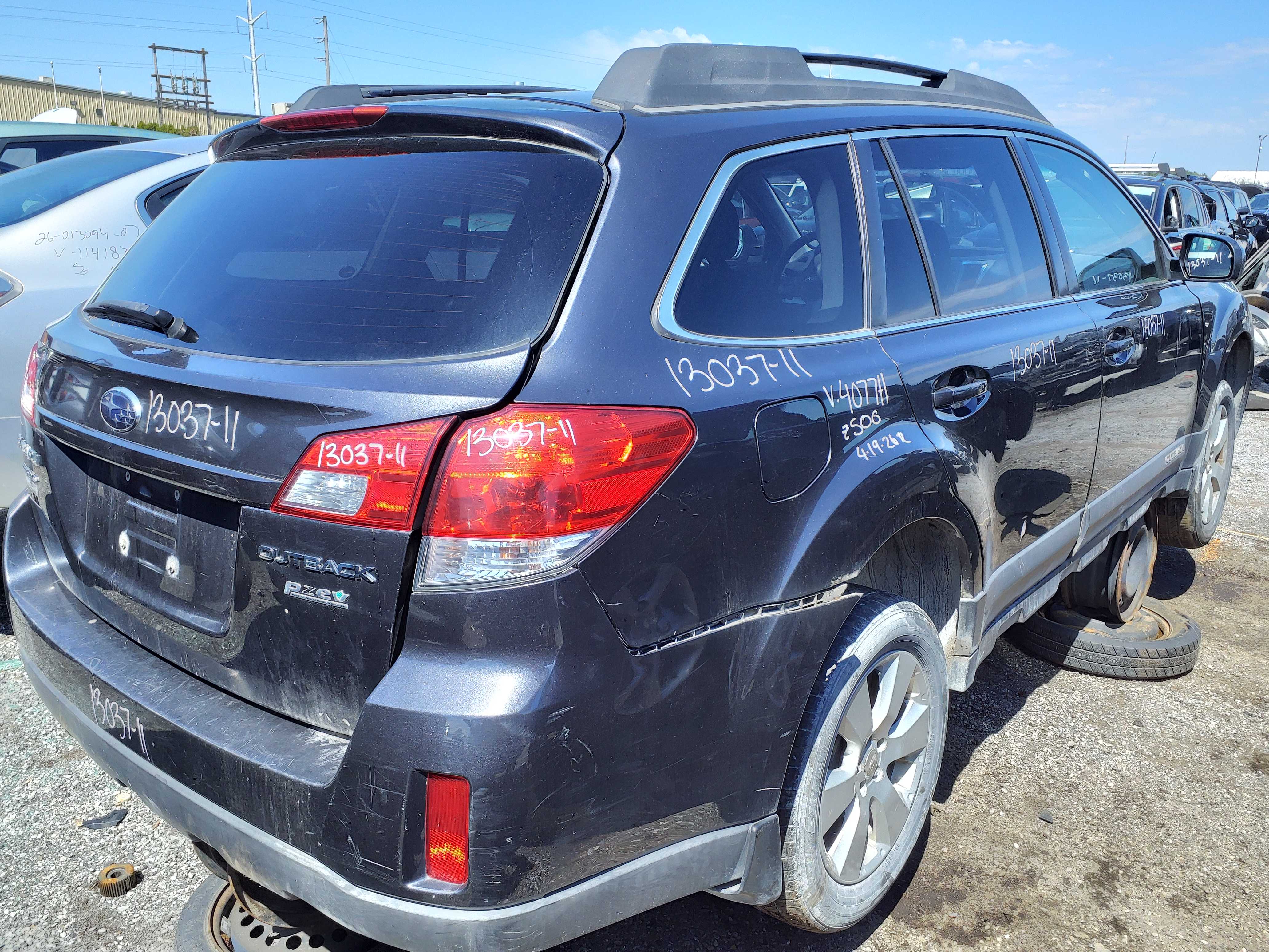 SUBARU OUTBACK 2011