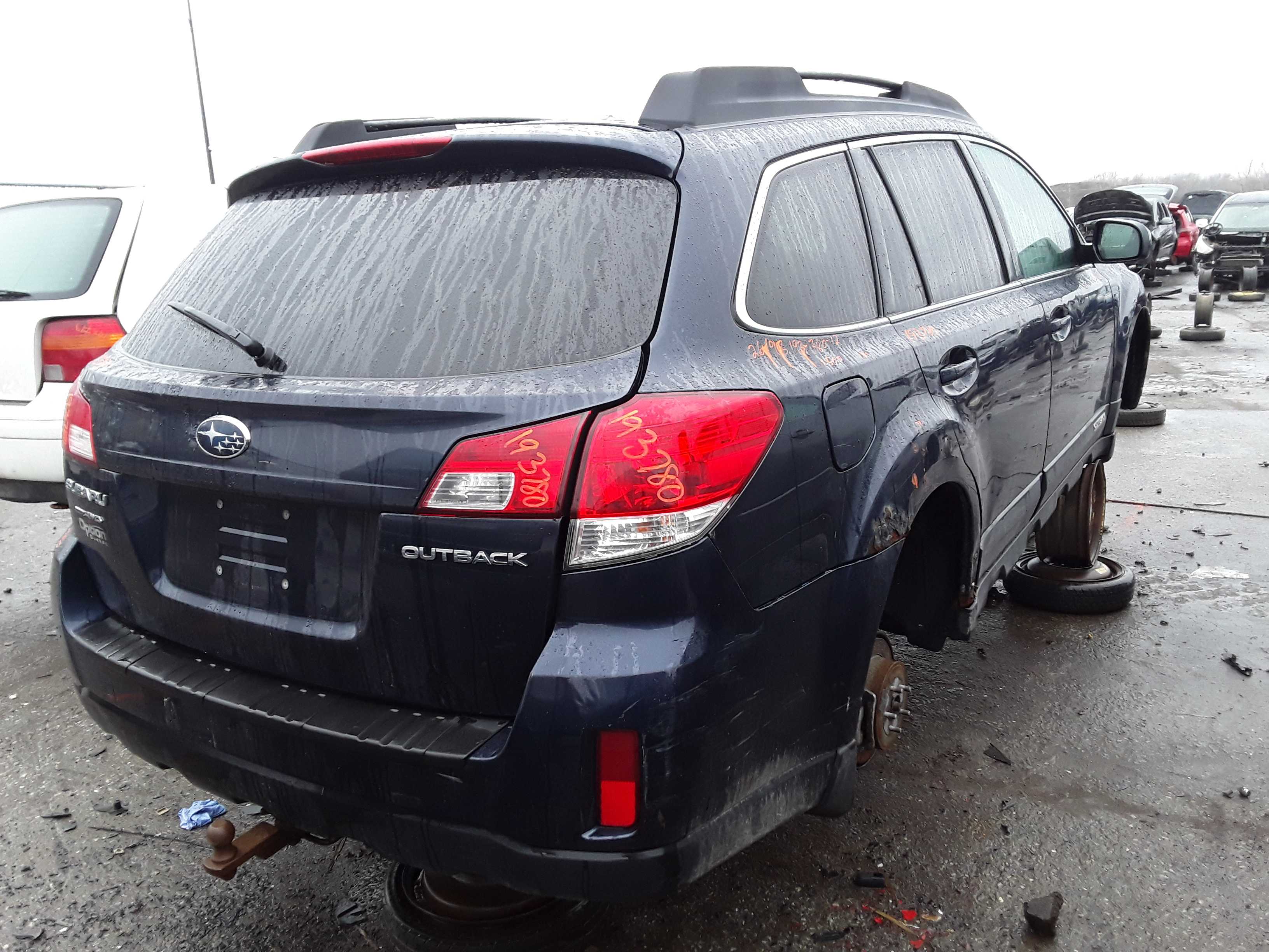 SUBARU OUTBACK 2012