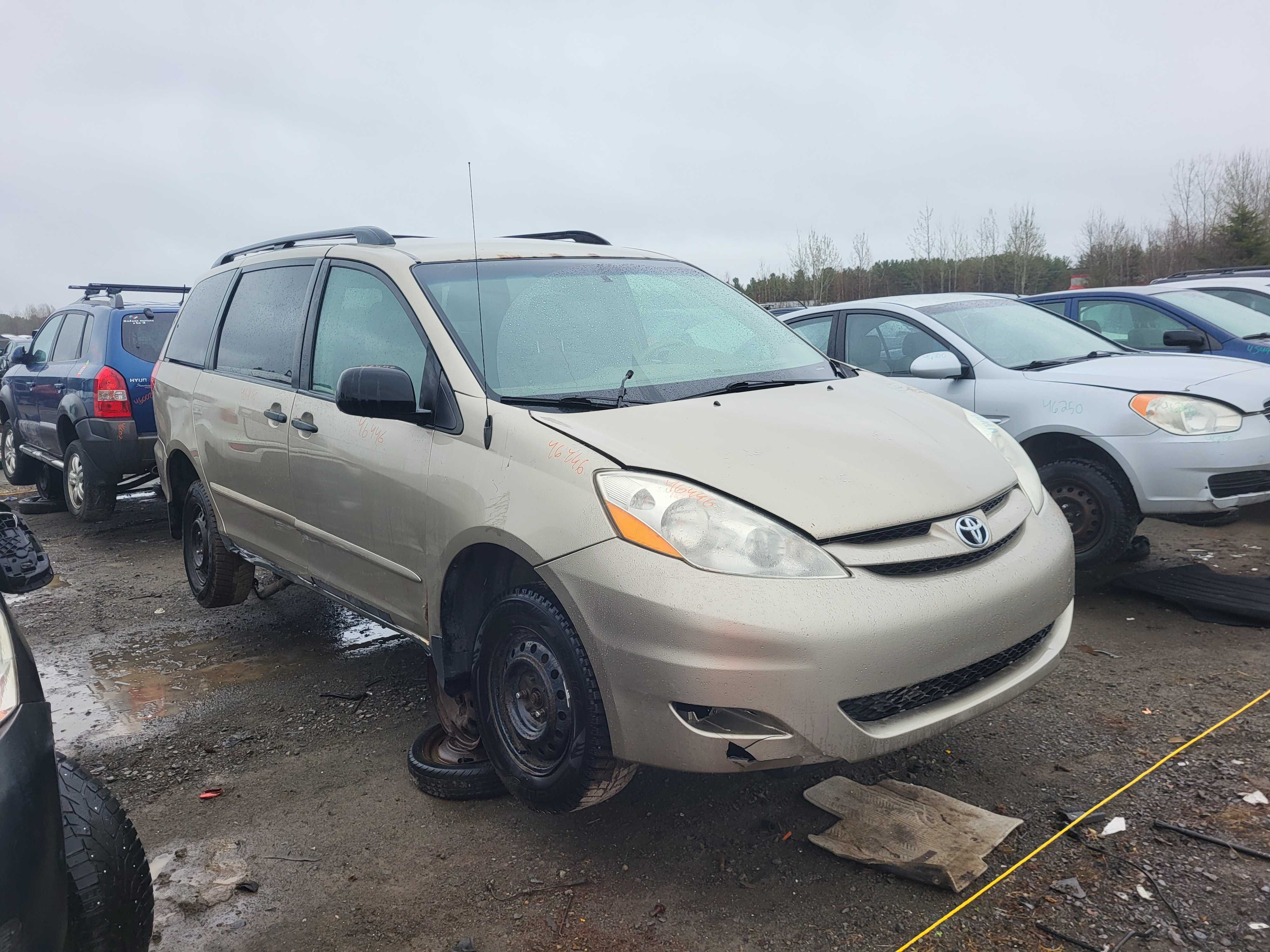 TOYOTA SIENNA 2010