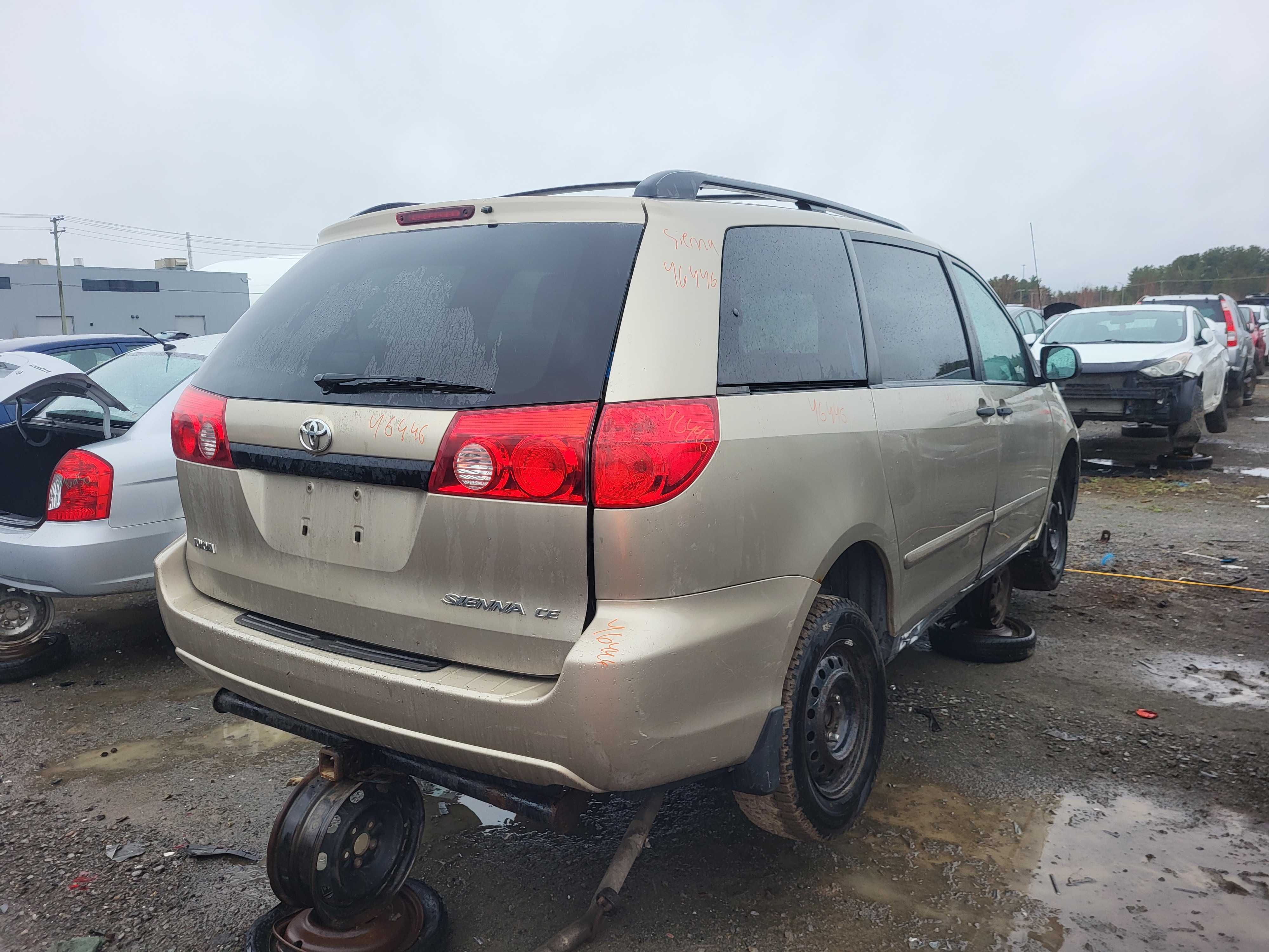 TOYOTA SIENNA 2010