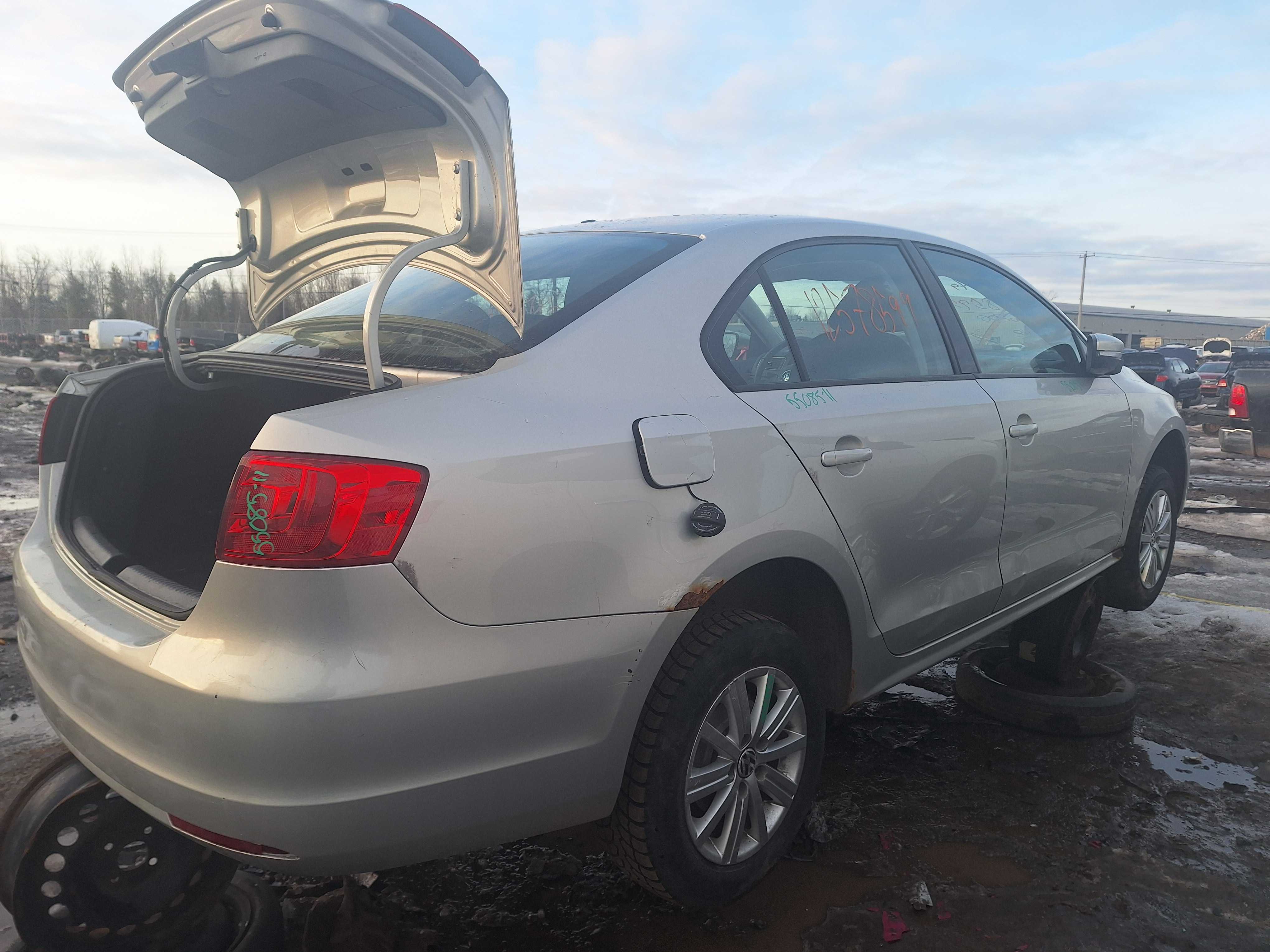 VOLKSWAGEN JETTA 2011