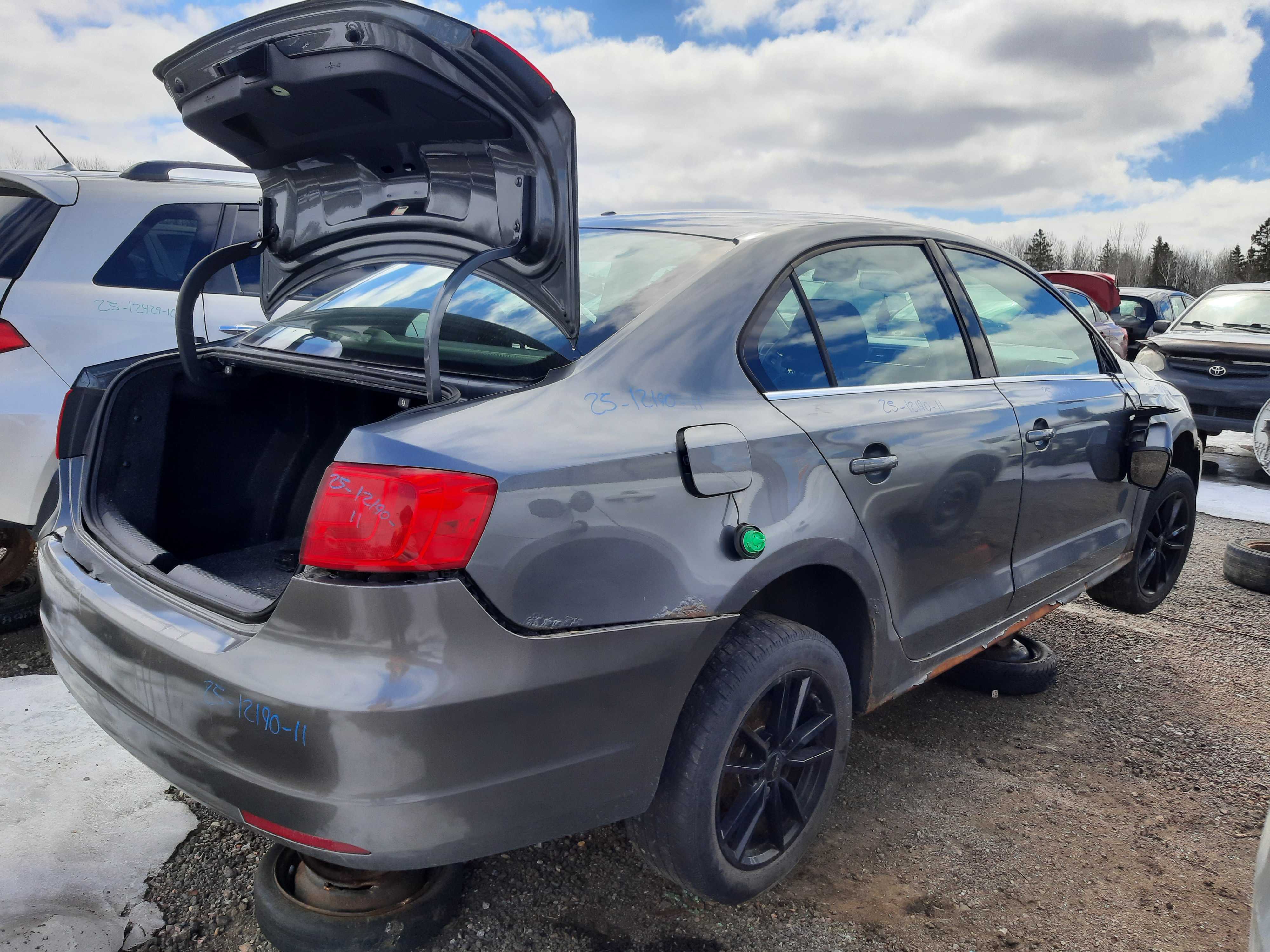 VOLKSWAGEN JETTA 2011