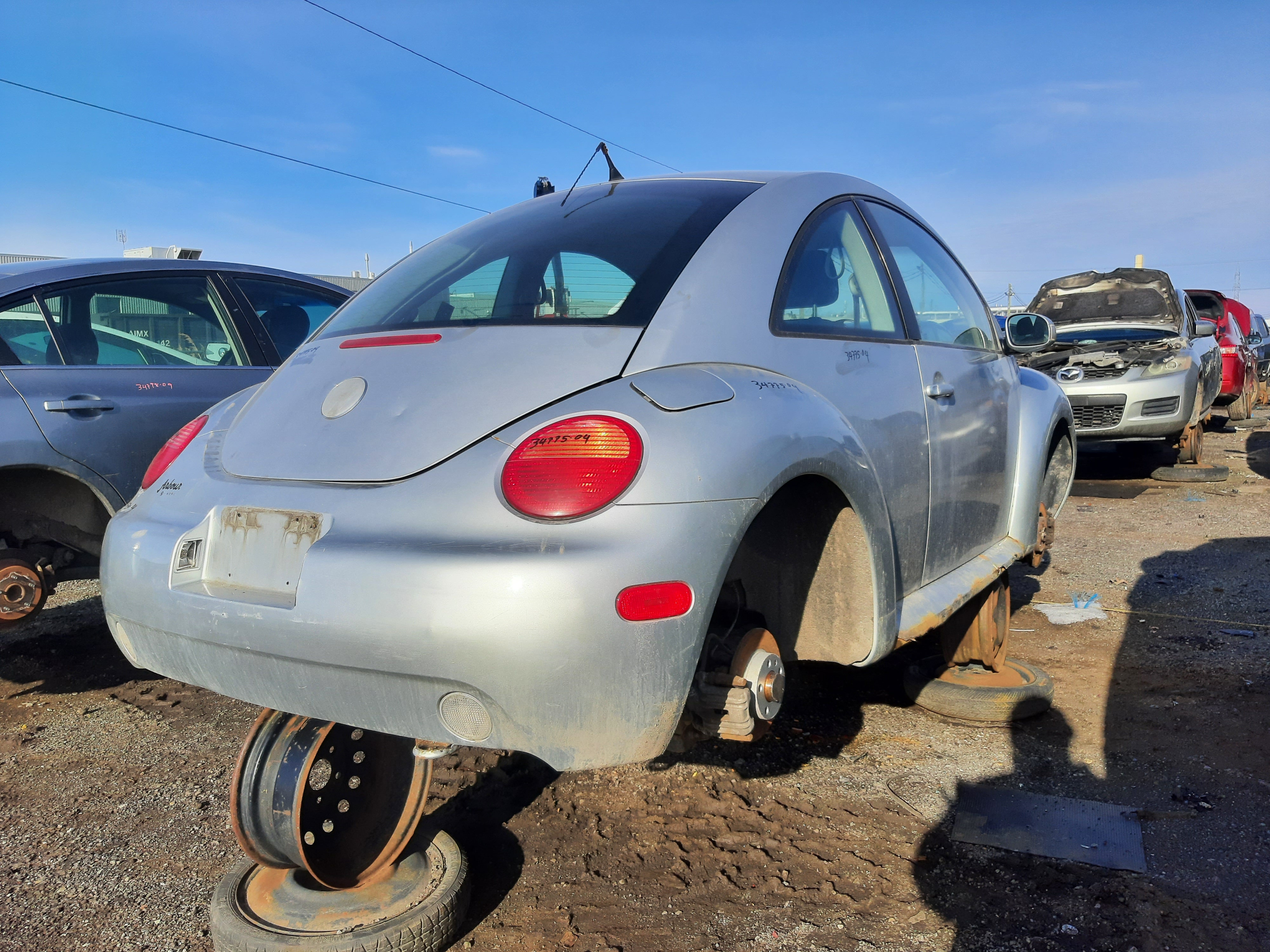 VOLKSWAGEN NEW BEETLE 2004
