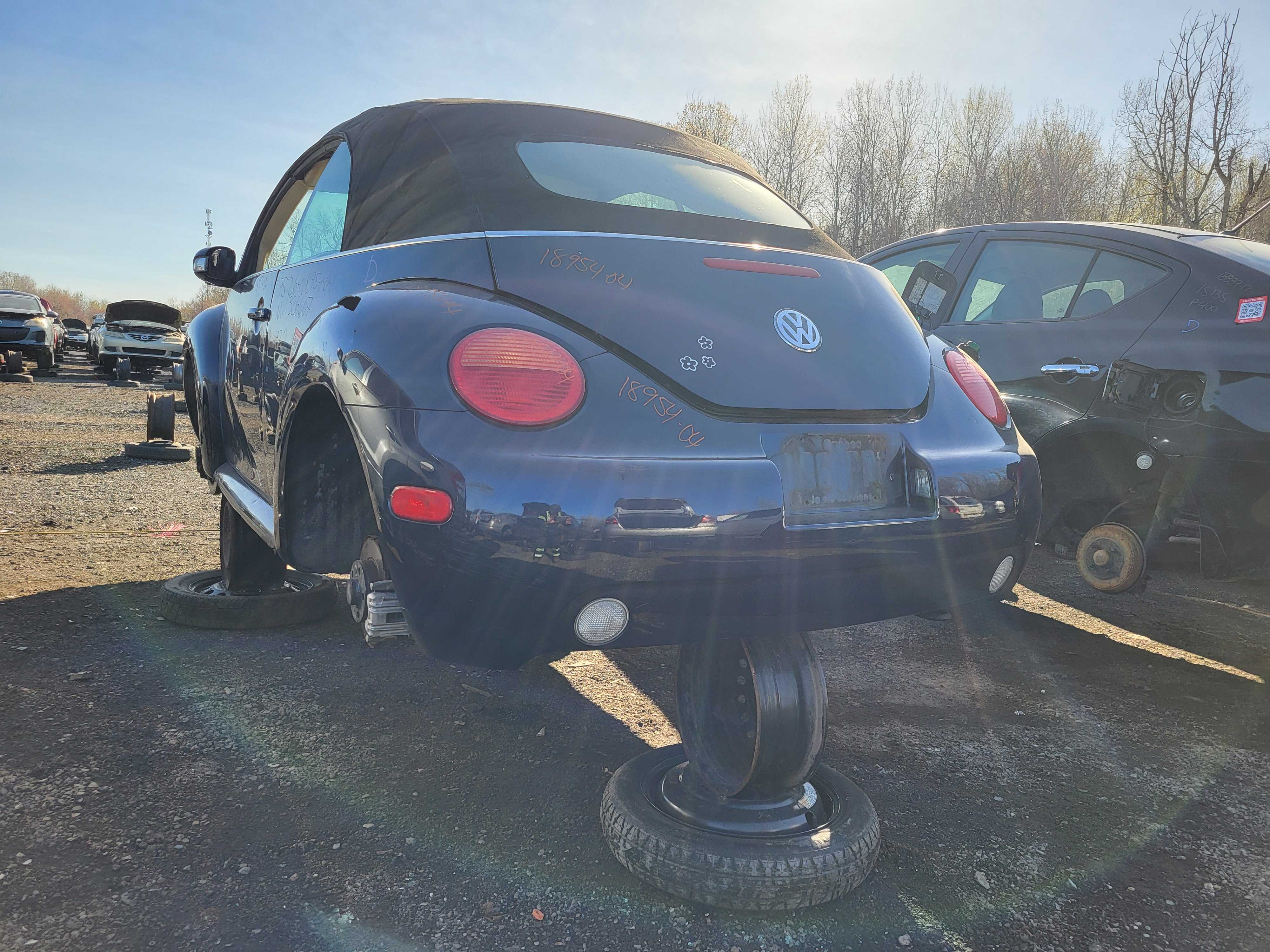 VOLKSWAGEN NEW BEETLE 2004