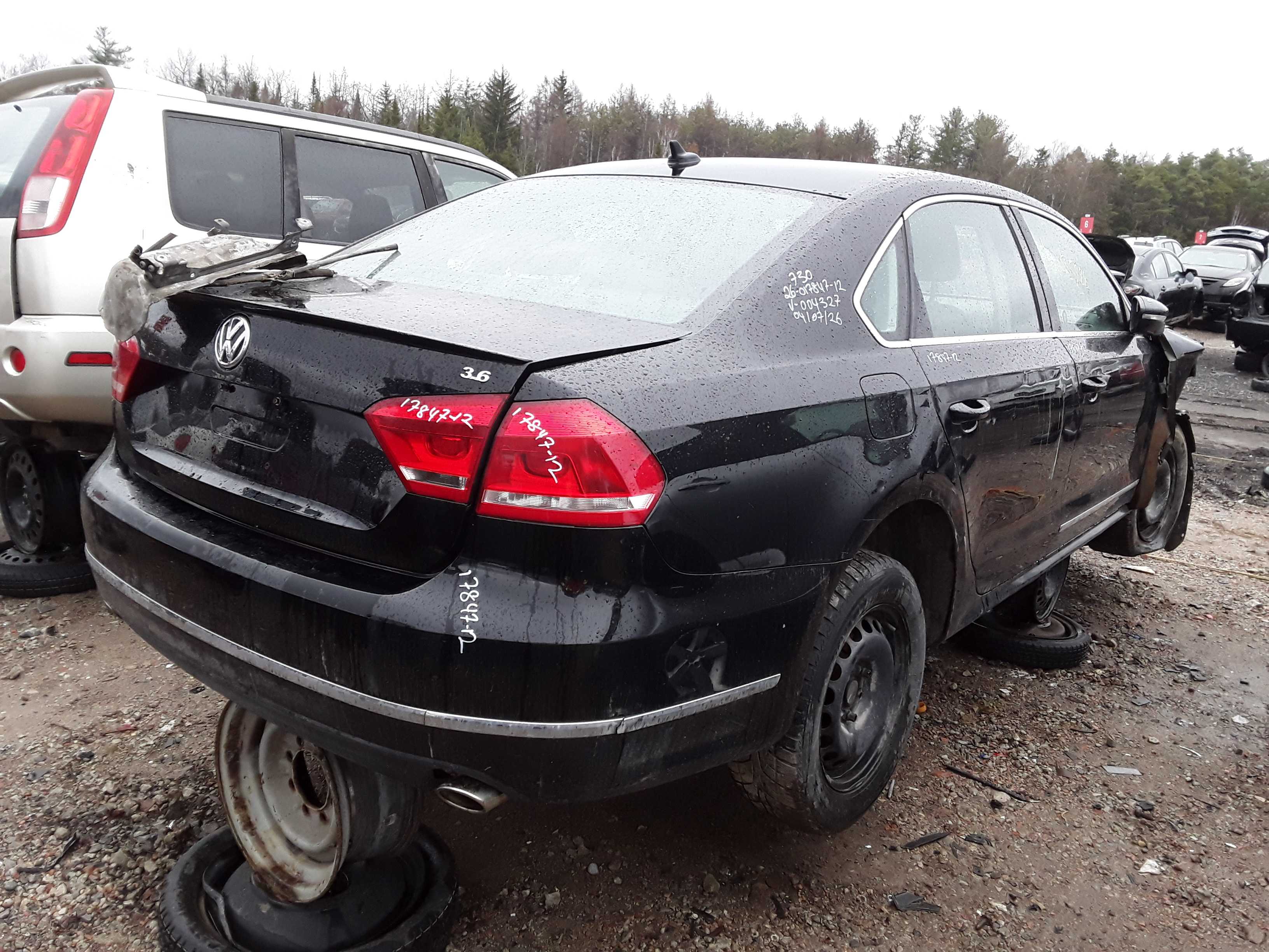 VOLKSWAGEN PASSAT 2012