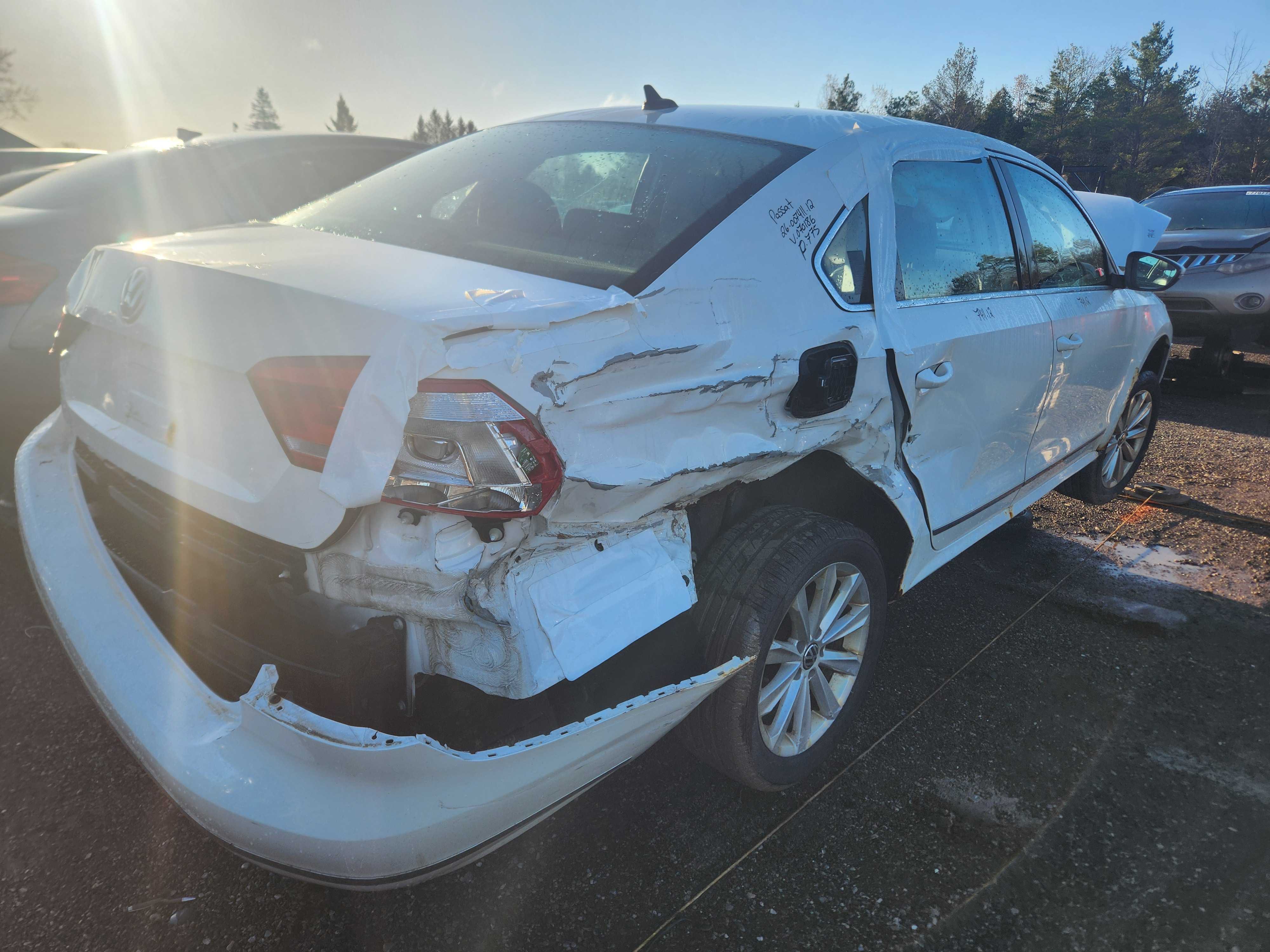 VOLKSWAGEN PASSAT 2012