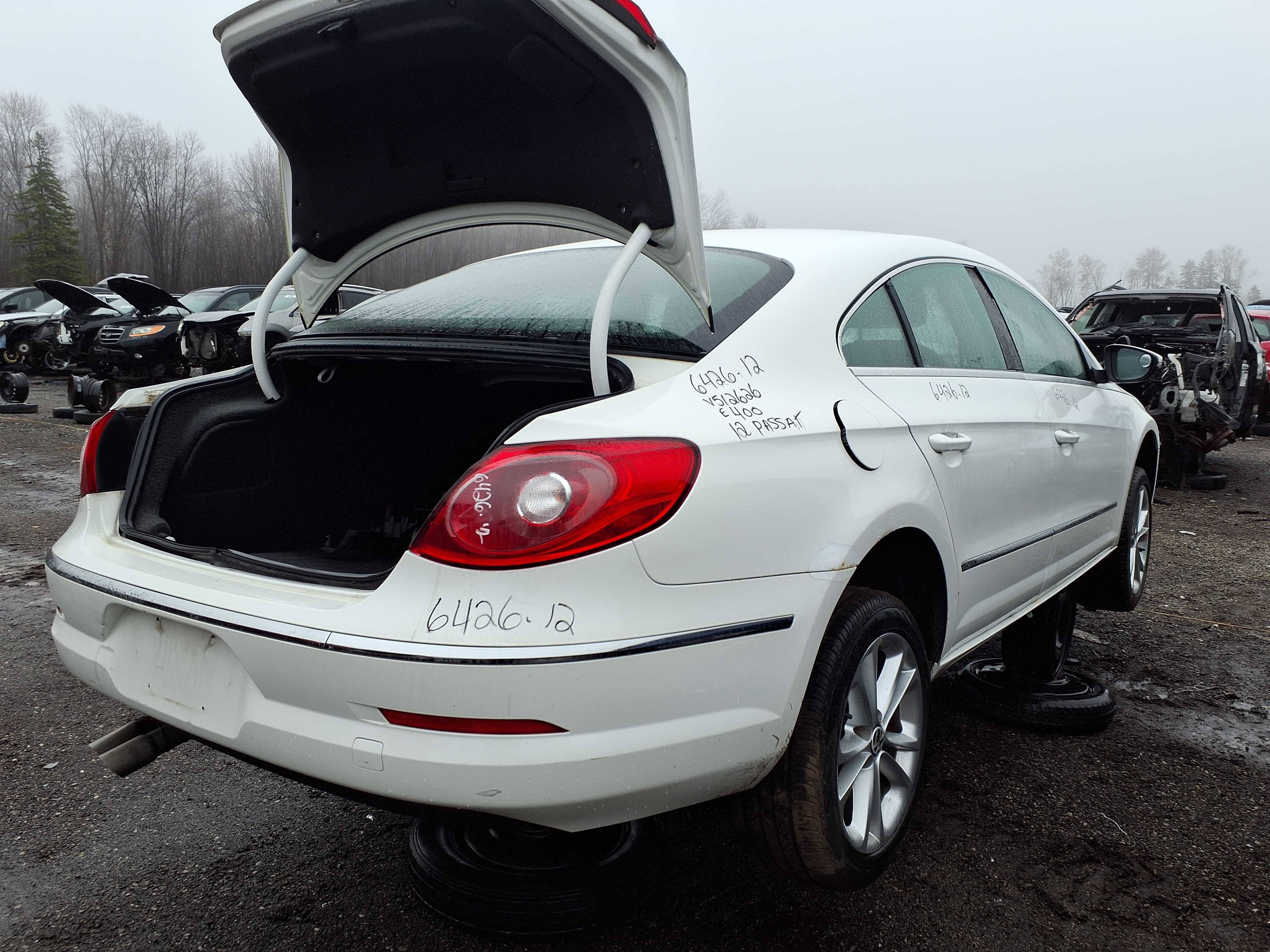 VOLKSWAGEN PASSAT 2012