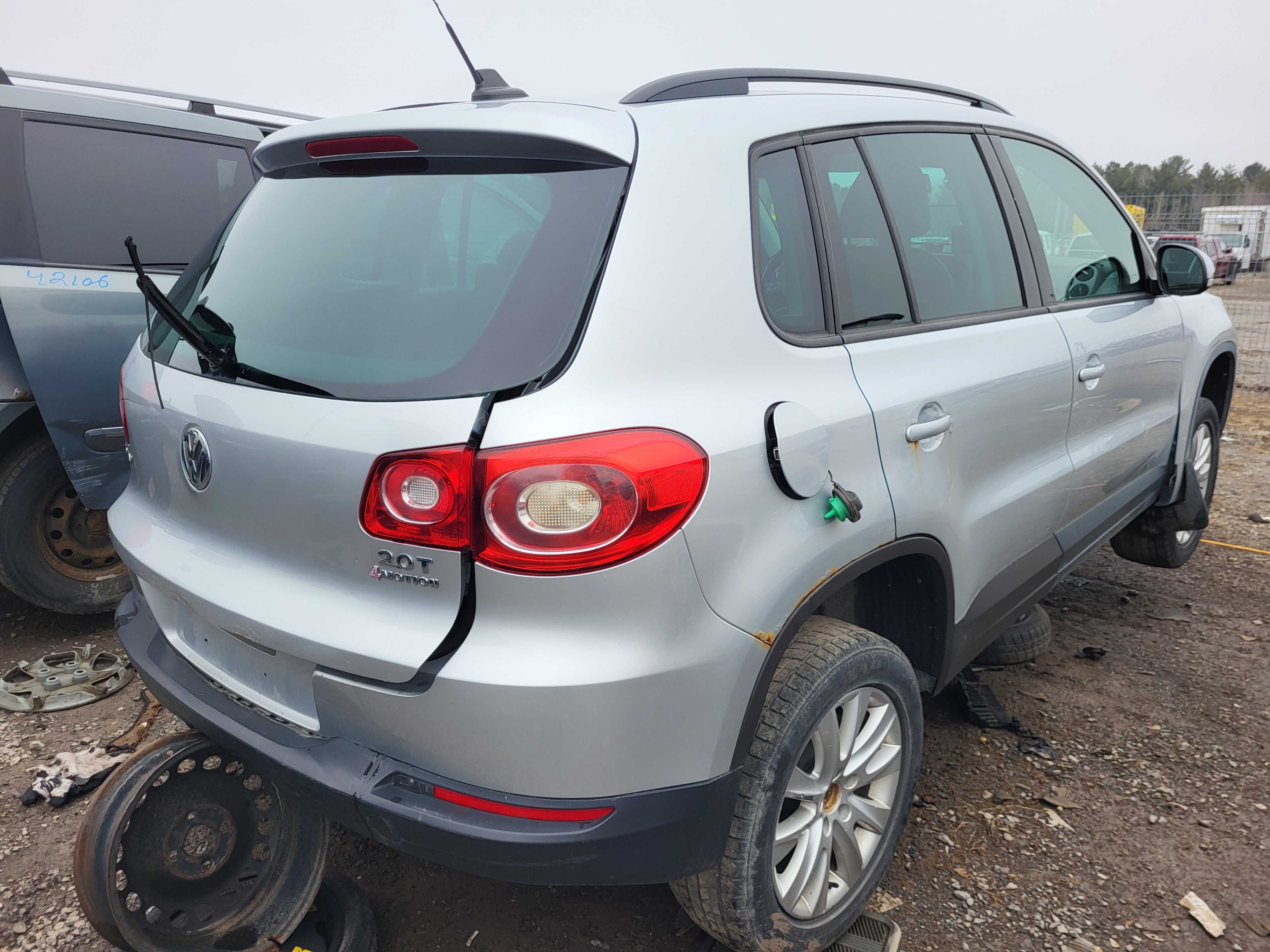 VOLKSWAGEN TIGUAN 2011