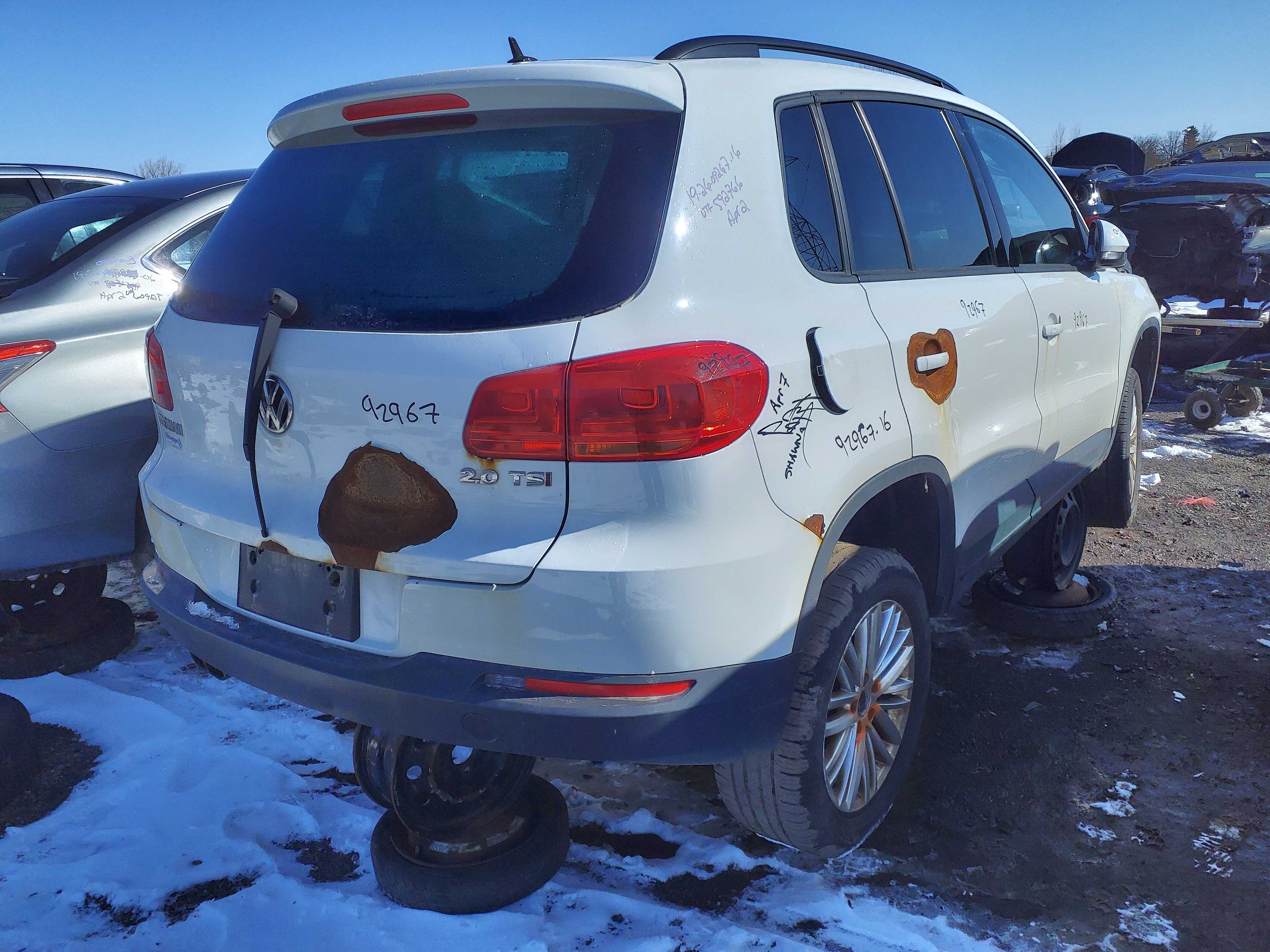 VOLKSWAGEN TIGUAN 2016