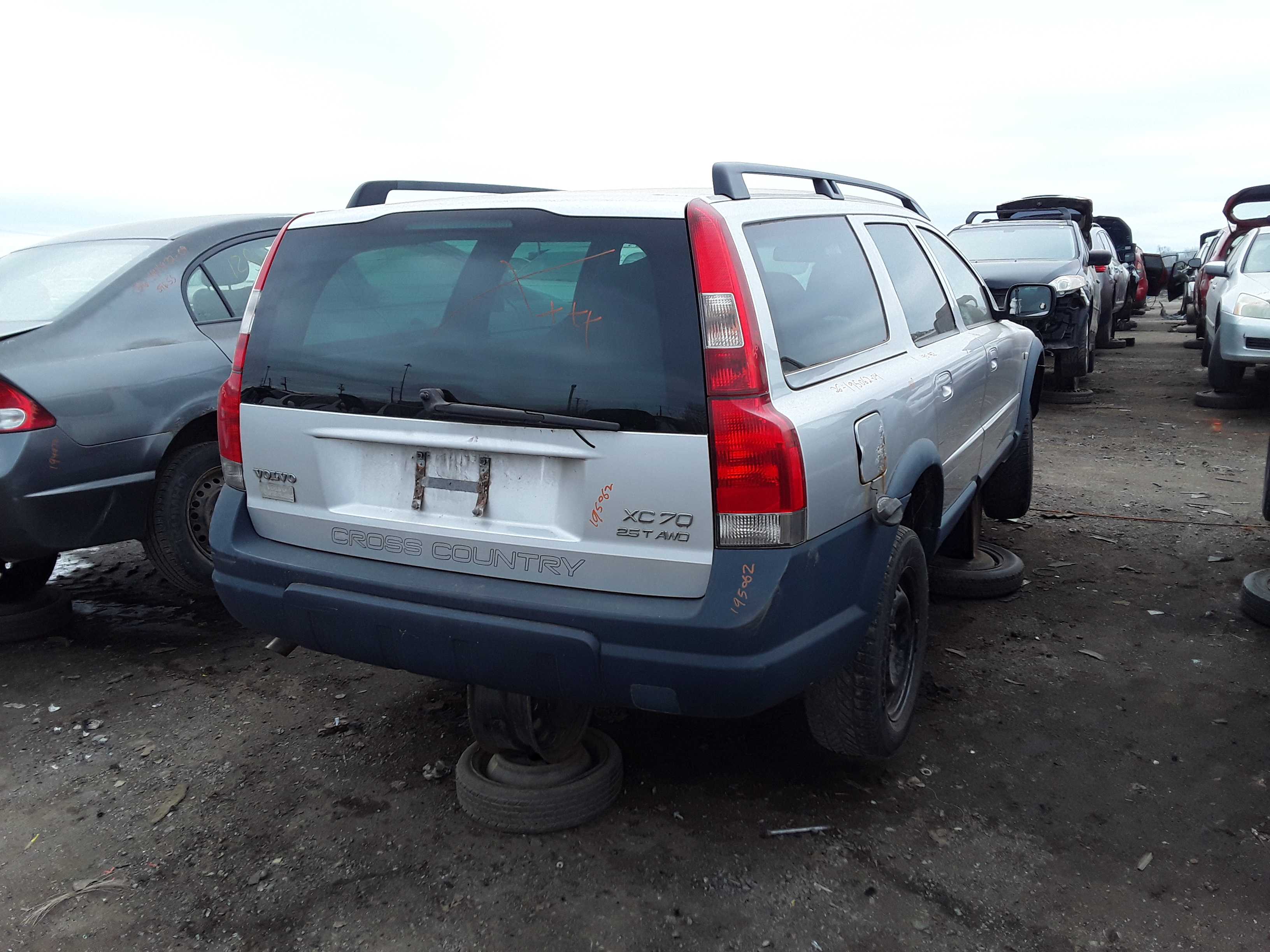VOLVO V70 2004