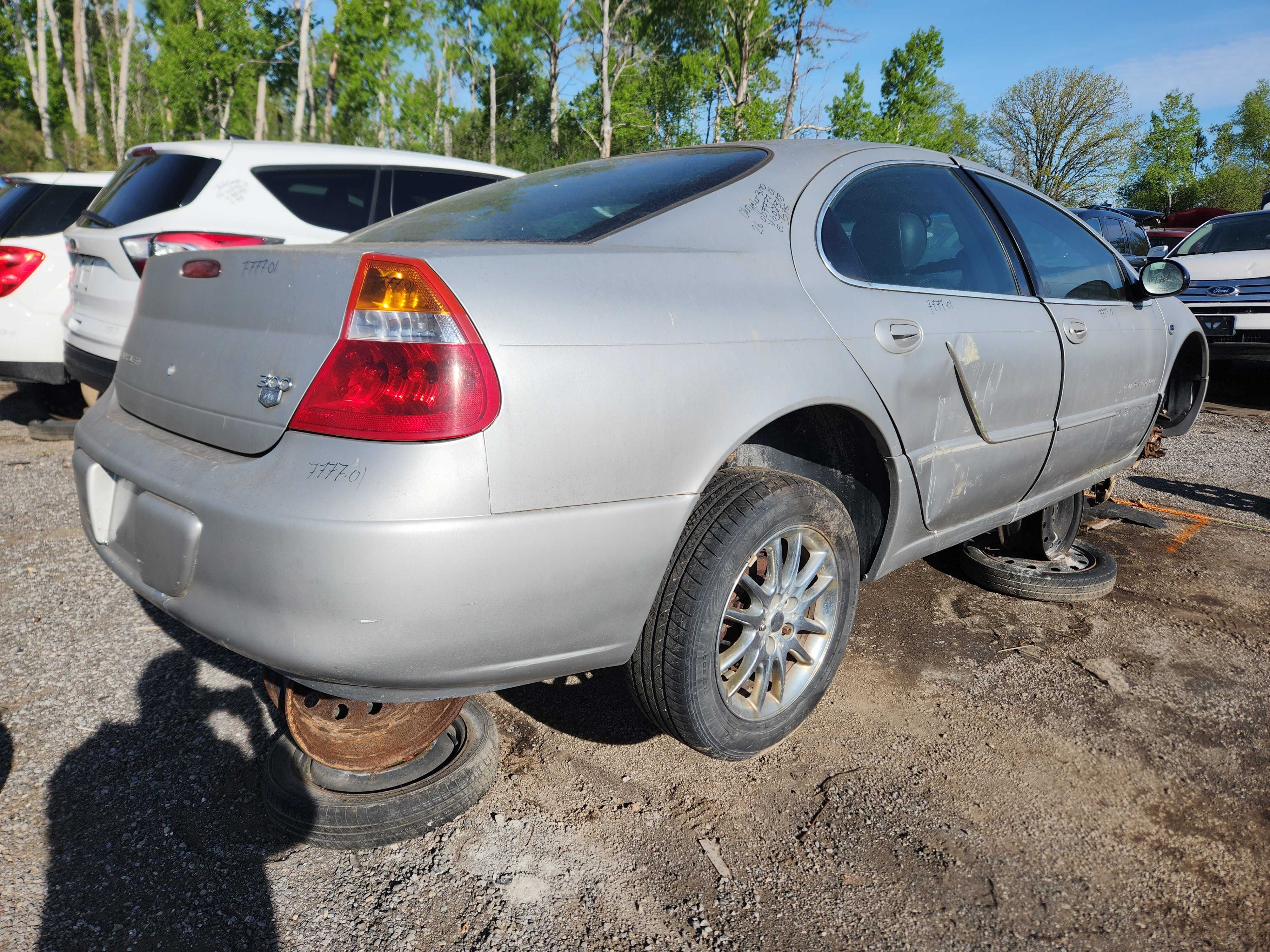 CHRYSLER 300 2001