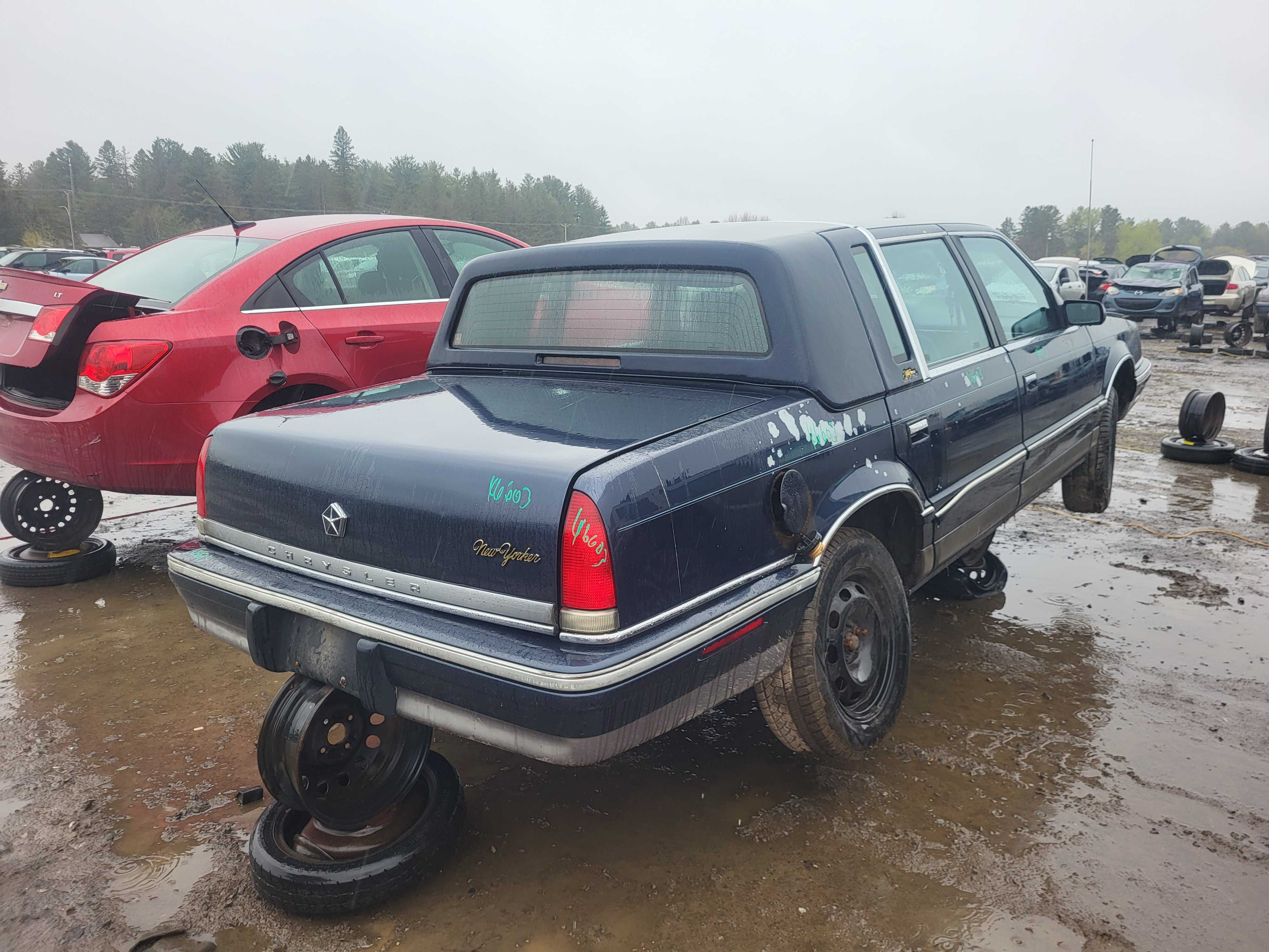 CHRYSLER NEW YORKER 1992