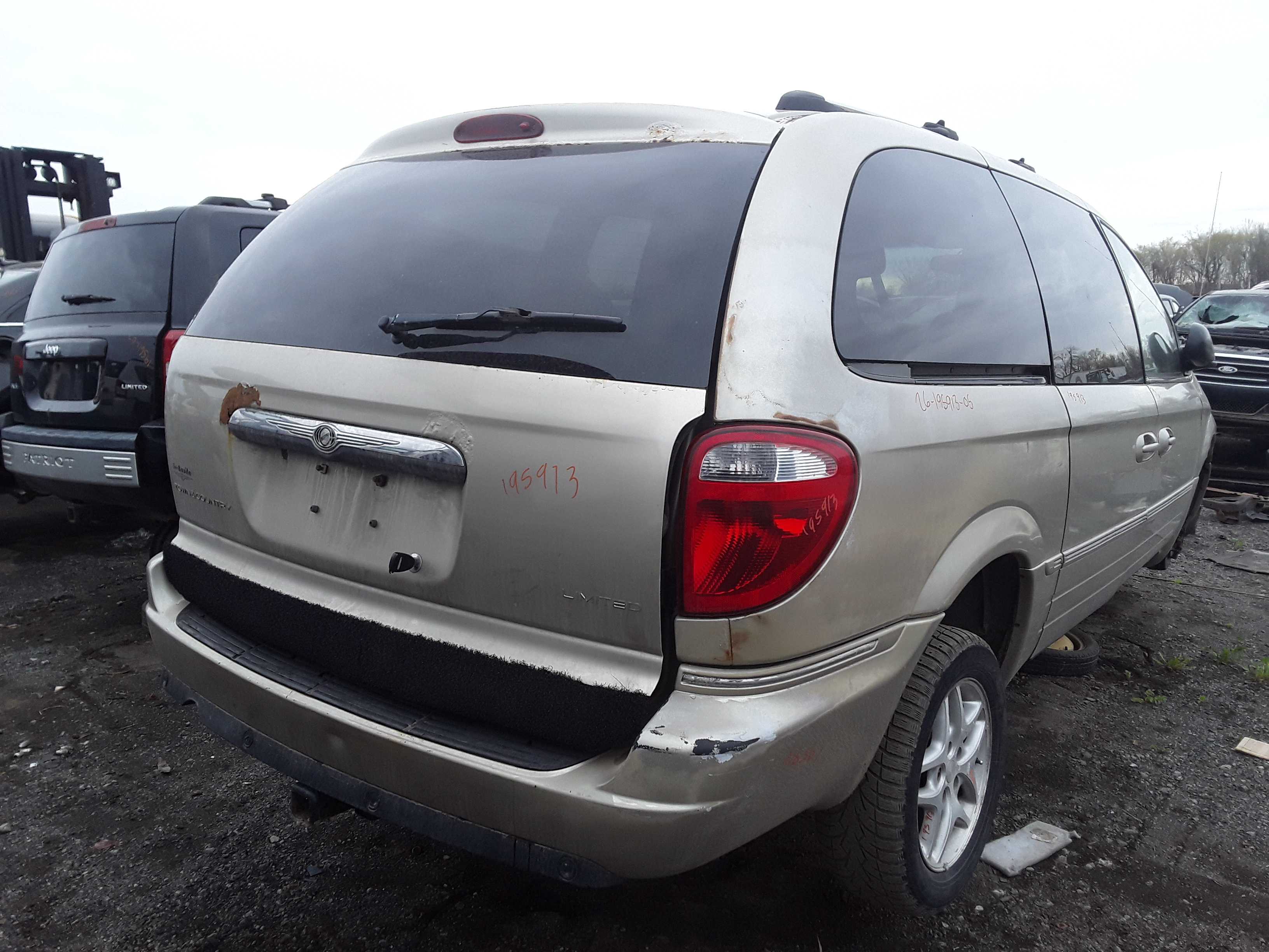CHRYSLER TOWN &amp; COUNTRY 2005