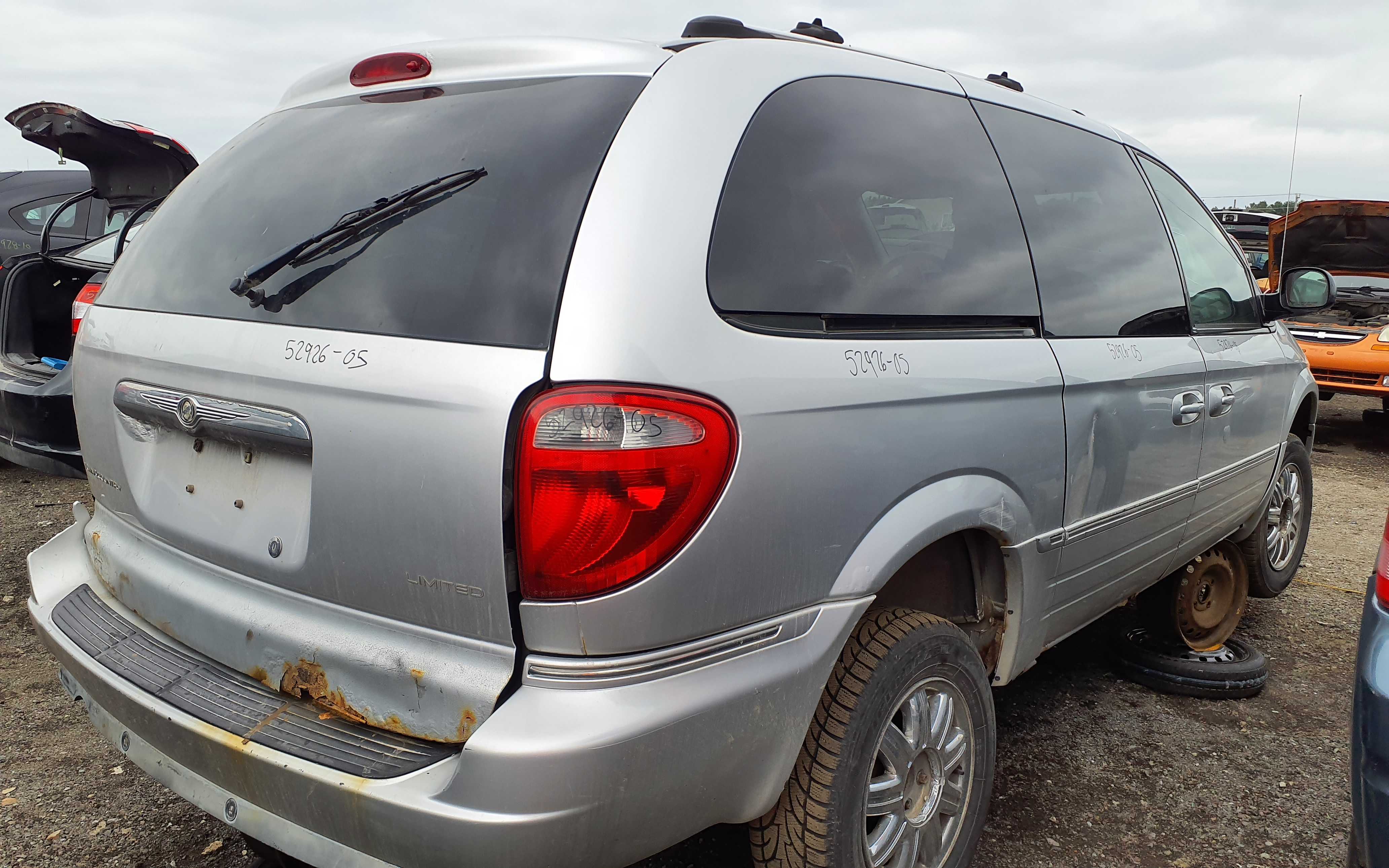CHRYSLER TOWN &amp; COUNTRY 2005