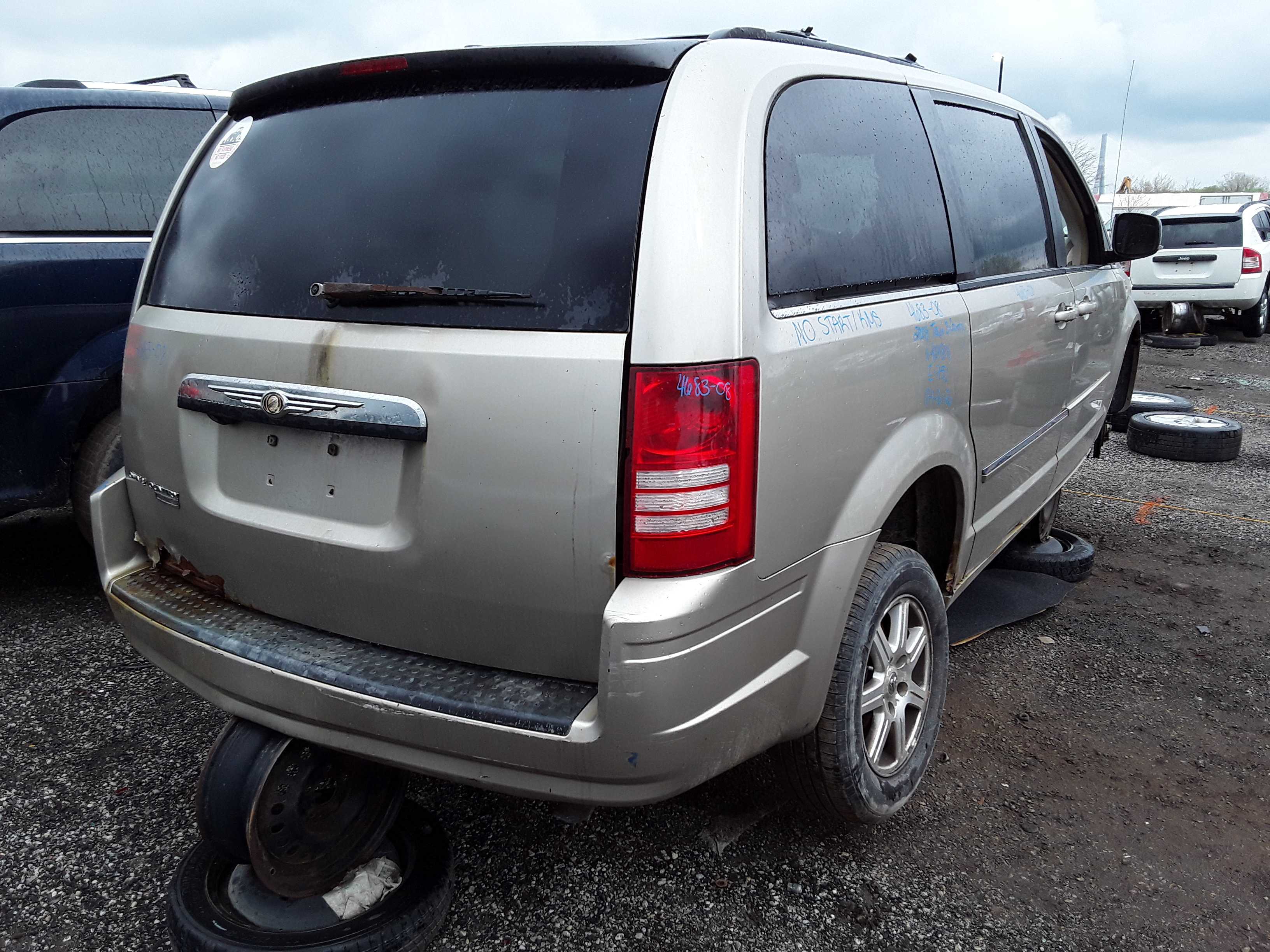 CHRYSLER TOWN &amp; COUNTRY 2008