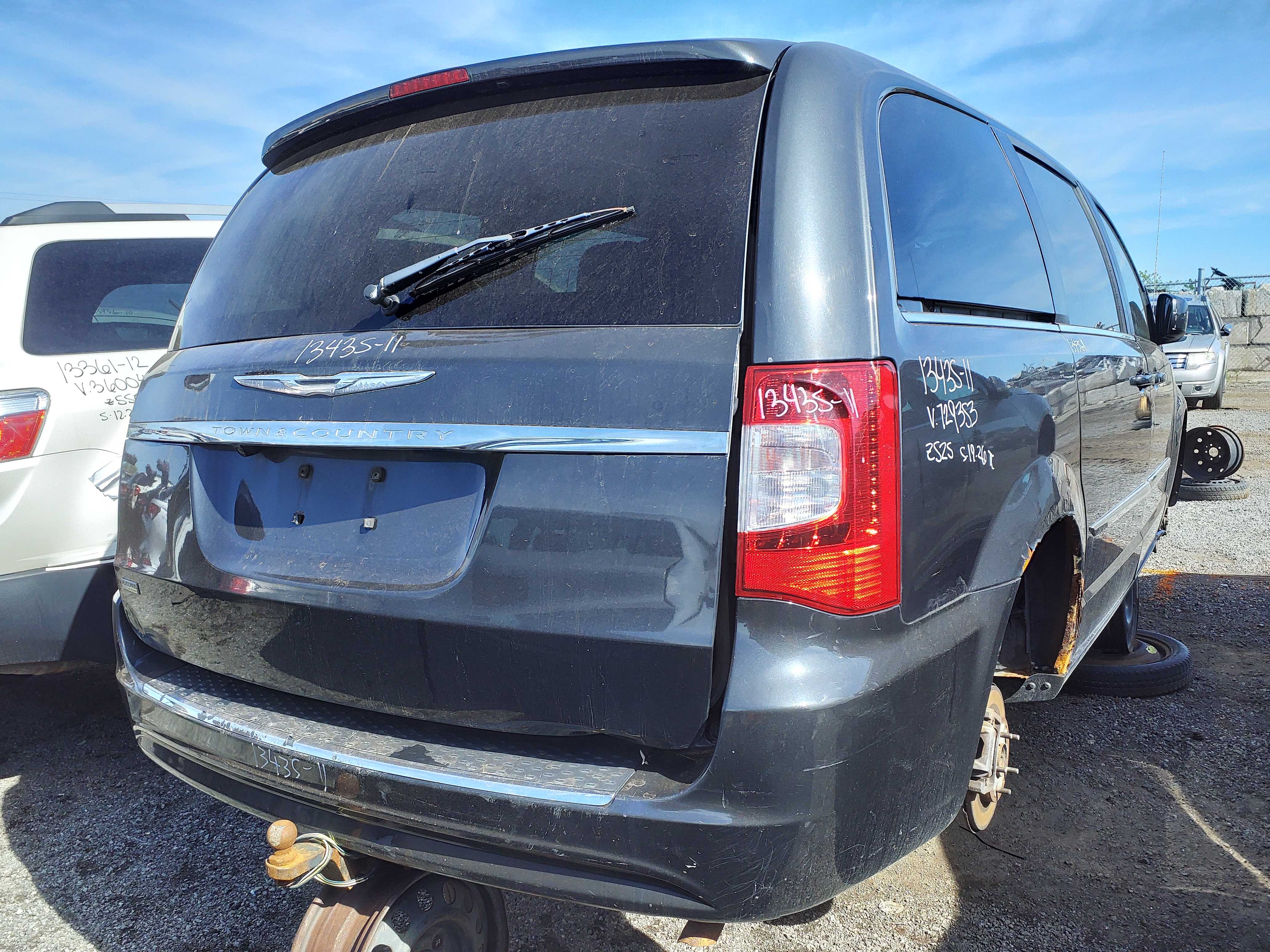 CHRYSLER TOWN &amp; COUNTRY 2011