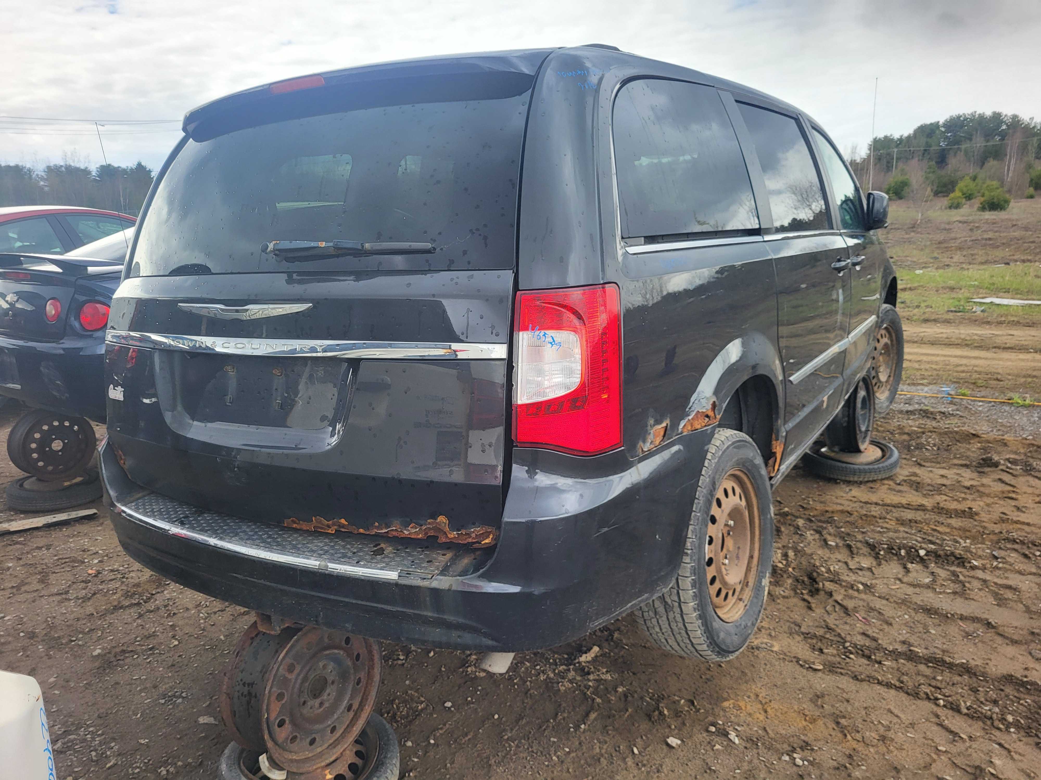 CHRYSLER TOWN &amp; COUNTRY 2012